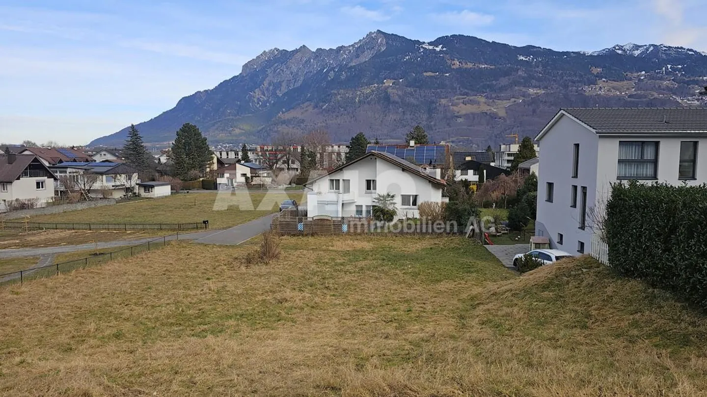 Building plot in Sevelen with approved construction project - Photo 1 of 4