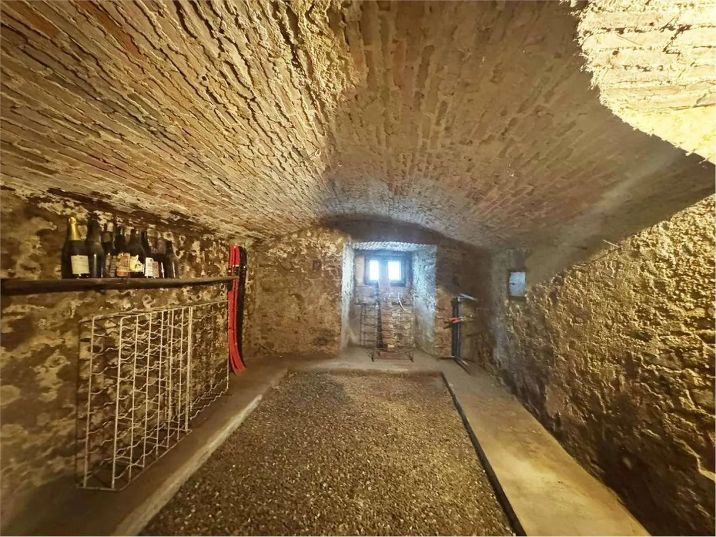 Fascinating house for renovation, embedded in nature in Novazzano - Photo 4 of 9