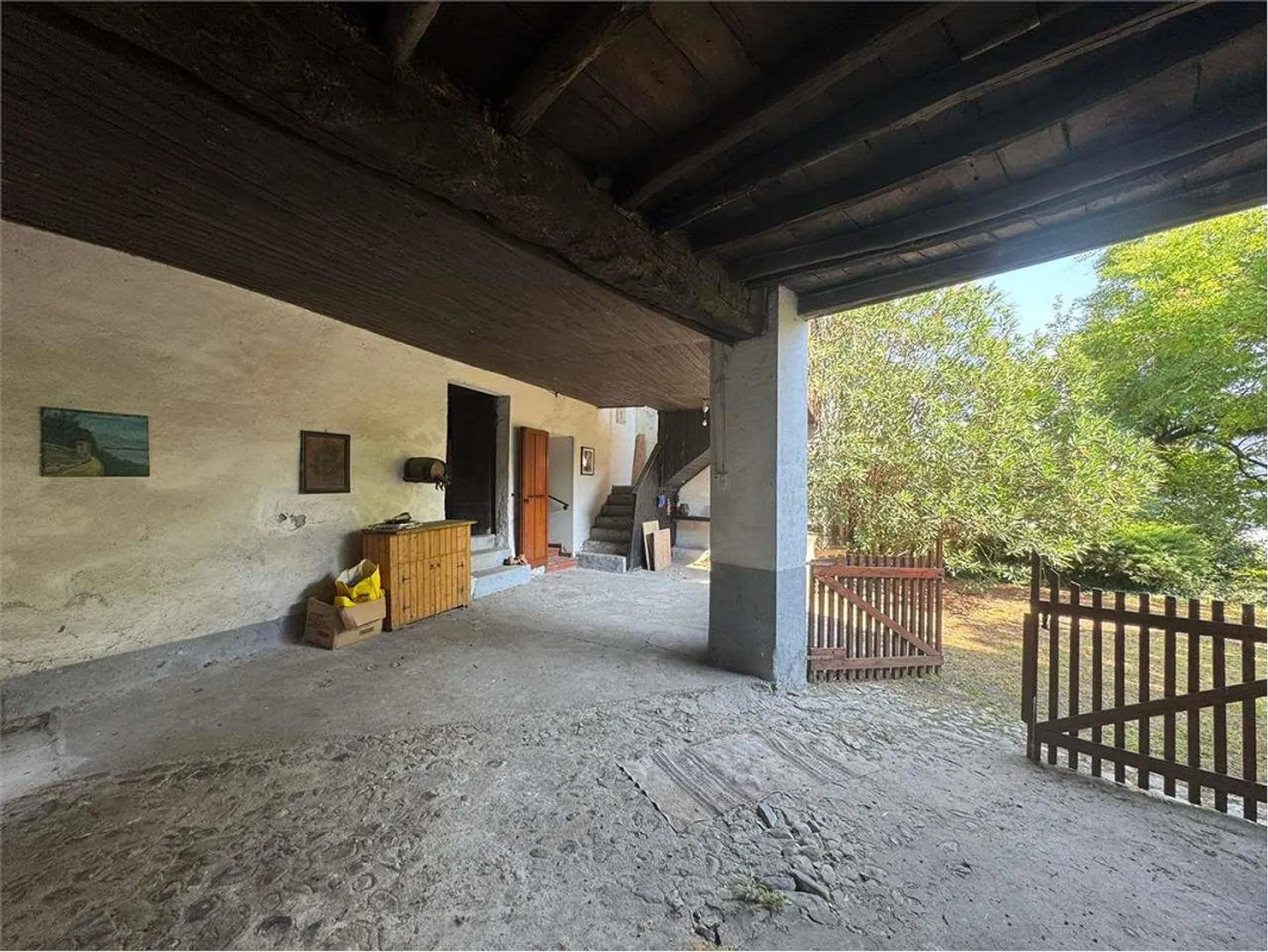Fascinating house for renovation, embedded in nature in Novazzano - Photo 8 of 9