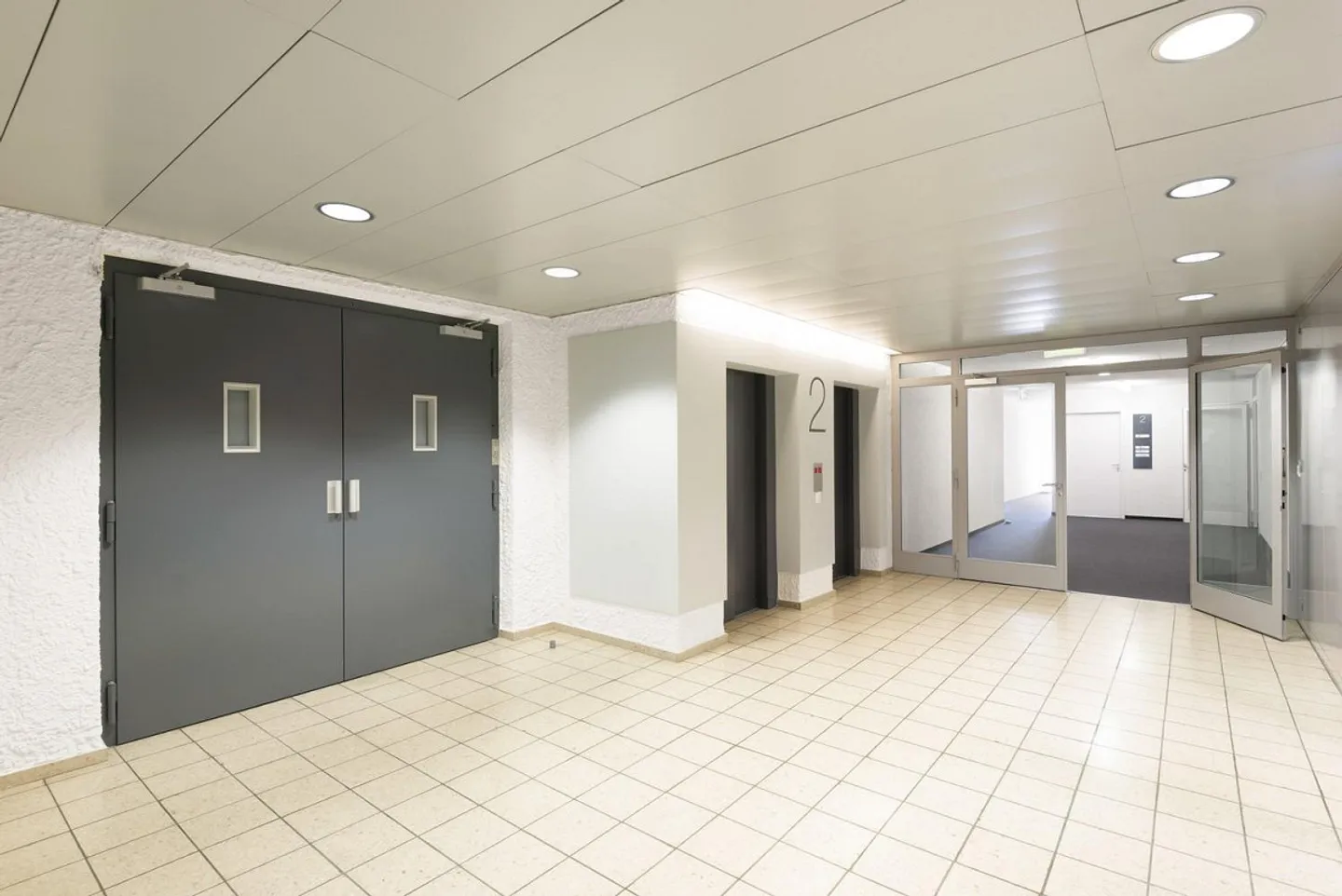 Collegamento perfetto ai mezzi pubblici e alla rete stradale: 110 m2 di spazio ufficio - Foto 3 di 6
