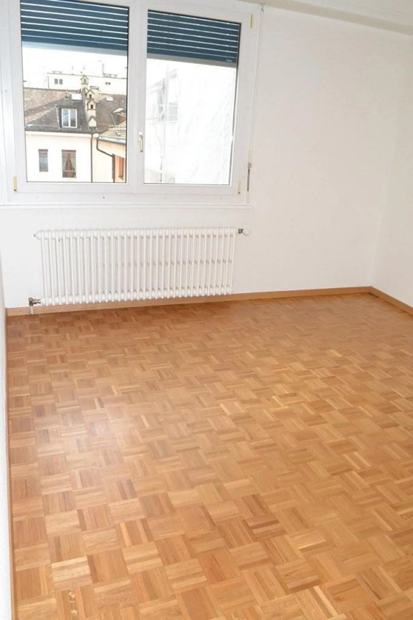 Attic apartment in the St-Jean - Charmilles district - Photo 6 of 6