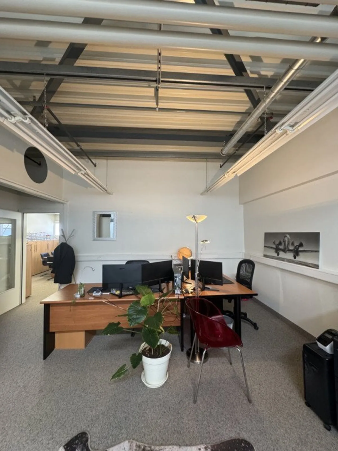 Workstation rental at SmarTrust - Photo 1 of 3