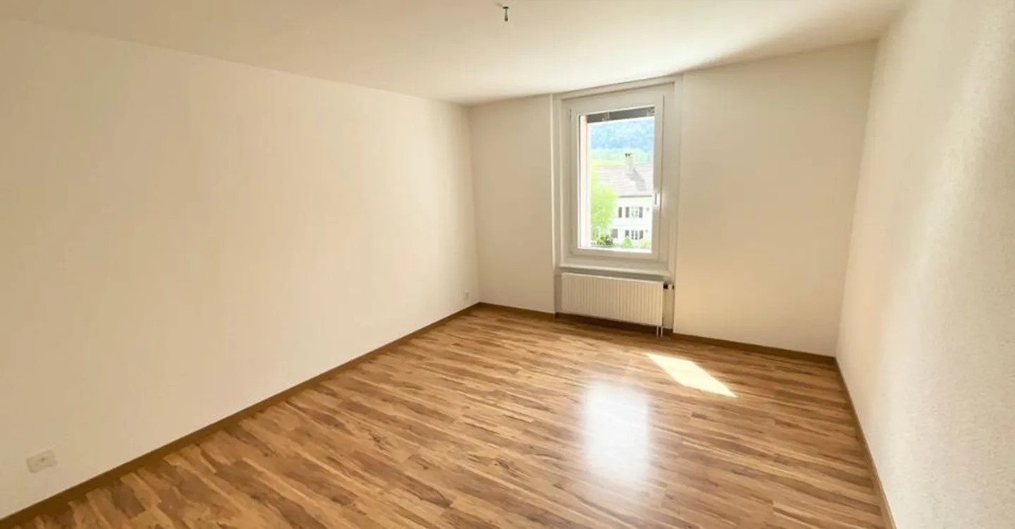 Appartement rénové avec terrasse - Photo 4 sur 6