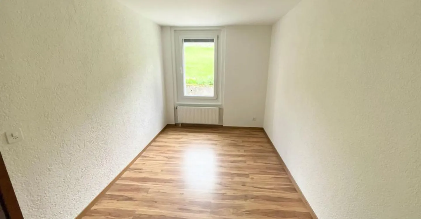 Appartement rénové avec terrasse - Photo 5 sur 6