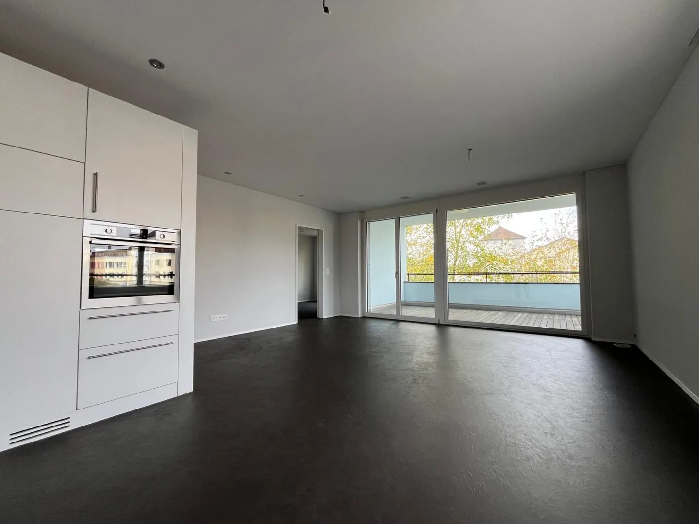 Modern 3.5 room apartment in the city center yet in the green - Photo 3 of 12