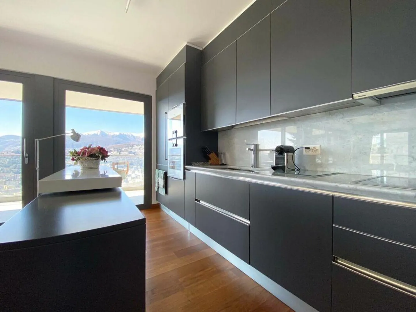 VIGANELLO · PANORAMA DE HAUTE QUALITÉ · SUR LES MONTAGNES · 4,5 CHAMBRES AVEC 3 SALLES DE BAINS ET GRANDE TERRASSE - Photo 3 sur 13
