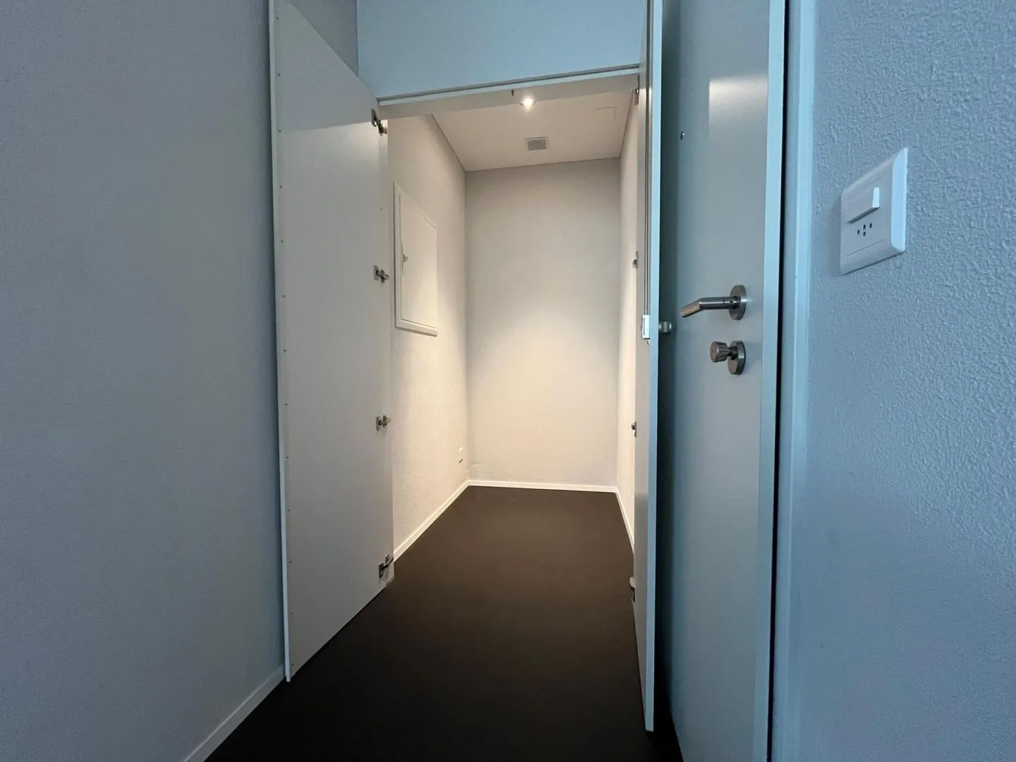 Modern 3.5 room apartment in the city center yet in the green - Photo 8 of 12