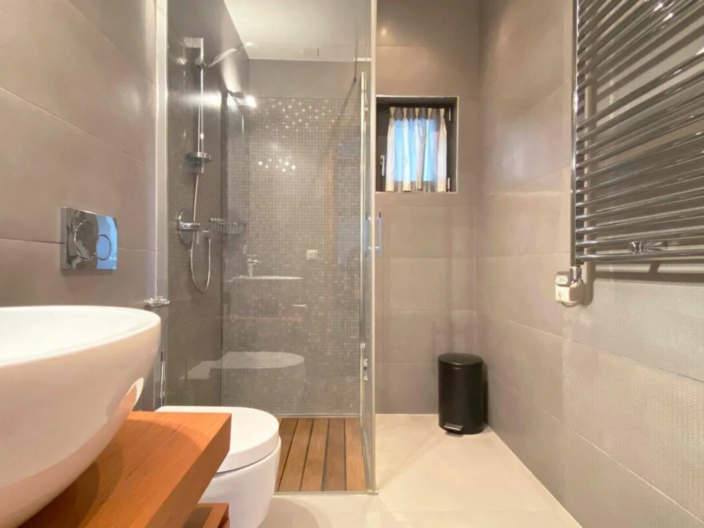 VIGANELLO · PANORAMA DE HAUTE QUALITÉ · SUR LES MONTAGNES · 4,5 CHAMBRES AVEC 3 SALLES DE BAINS ET GRANDE TERRASSE - Photo 11 sur 13
