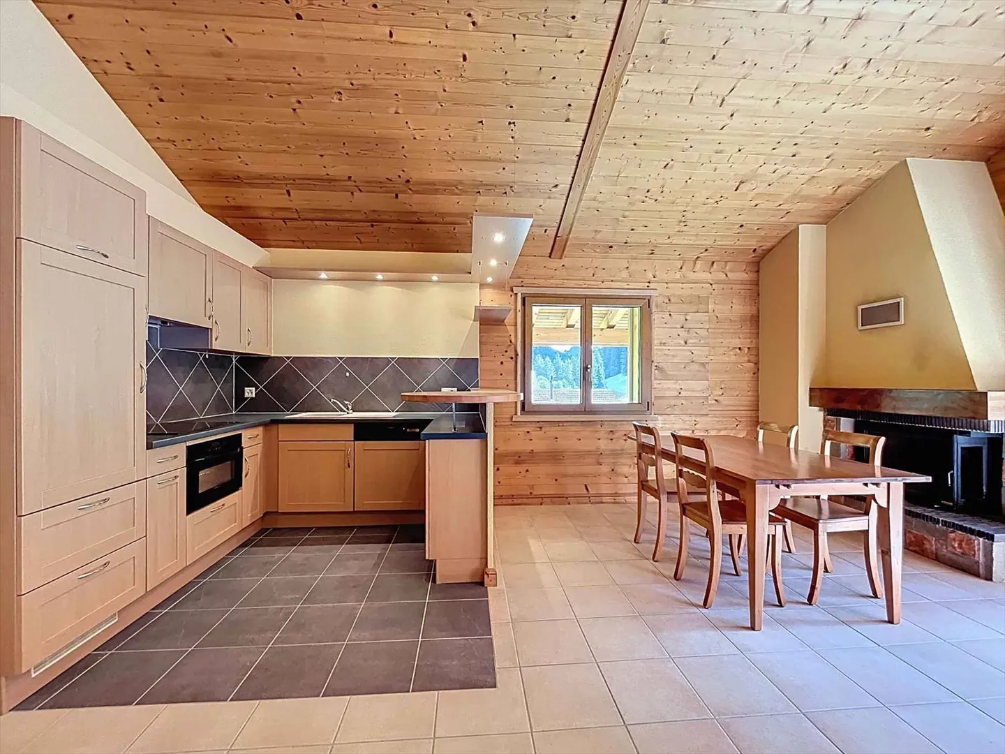 Appartement avec 3,5 pièces et balcon - Photo 3 sur 9