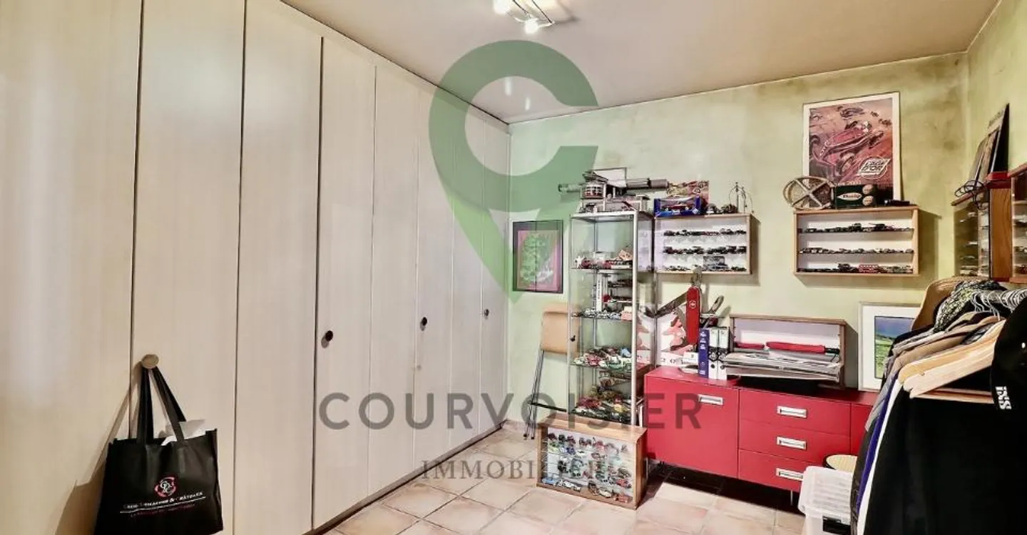 Character house with outbuildings and great potential - Photo 6 of 11