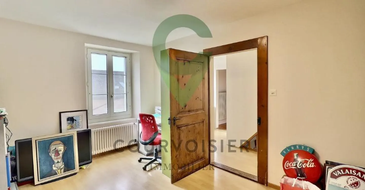 Character house with outbuildings and great potential - Photo 8 of 11