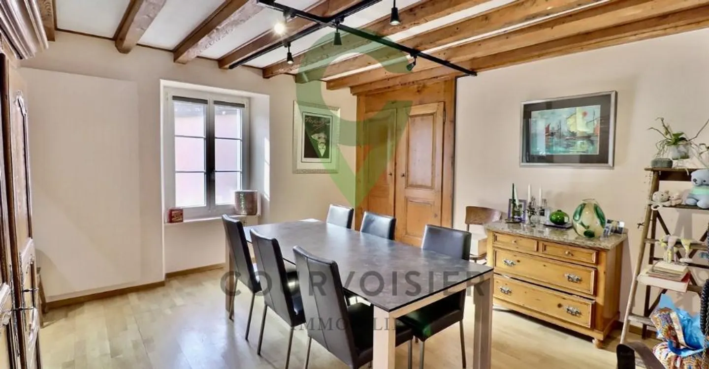 Character house with outbuildings and great potential - Photo 3 of 11