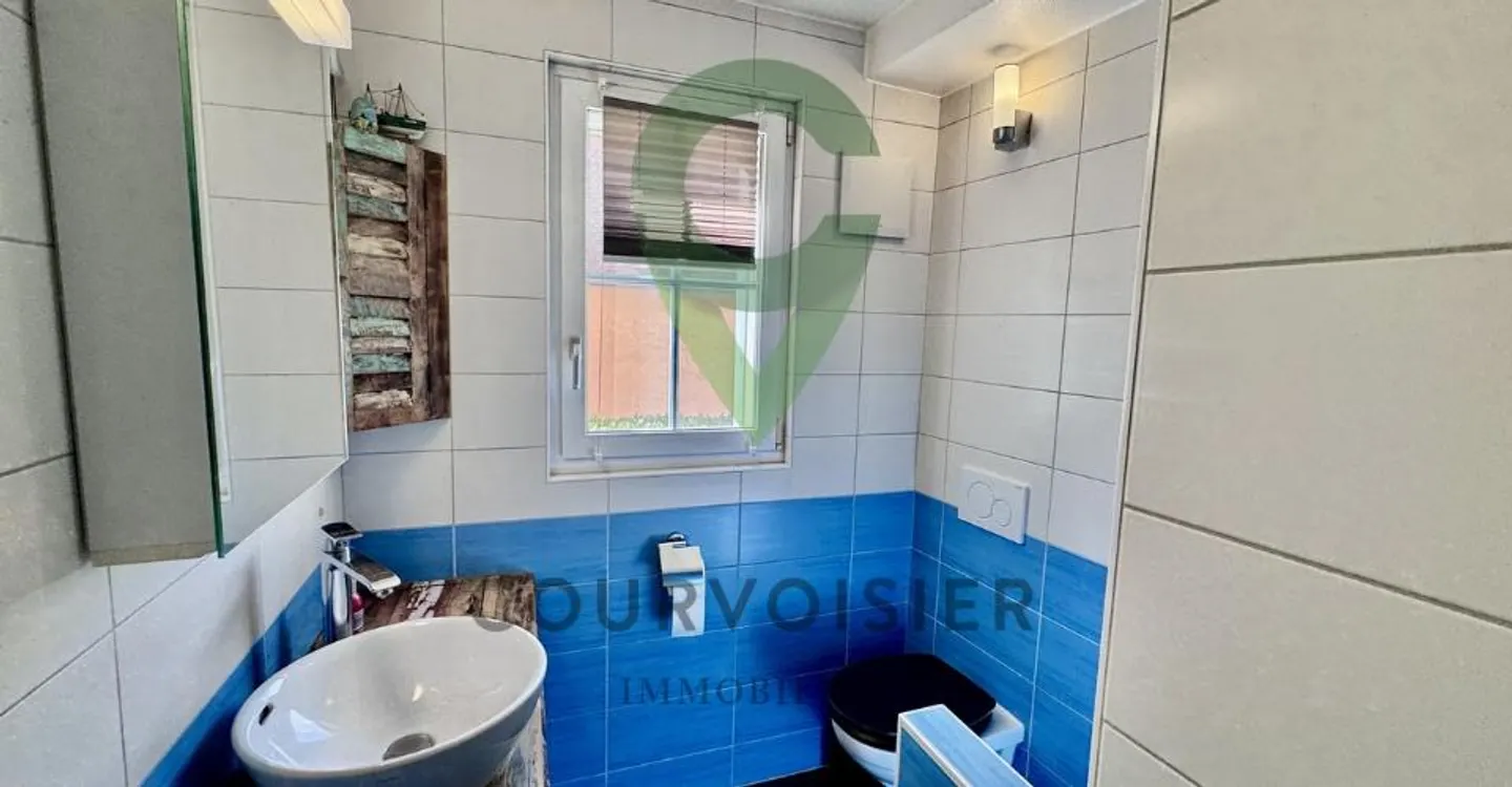 Character house with outbuildings and great potential - Photo 10 of 11