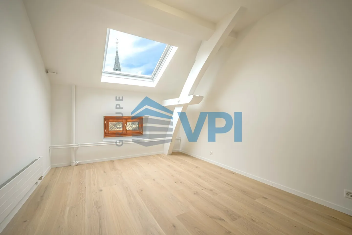 Fully renovated 2.5 room apartment - Photo 3 of 3
