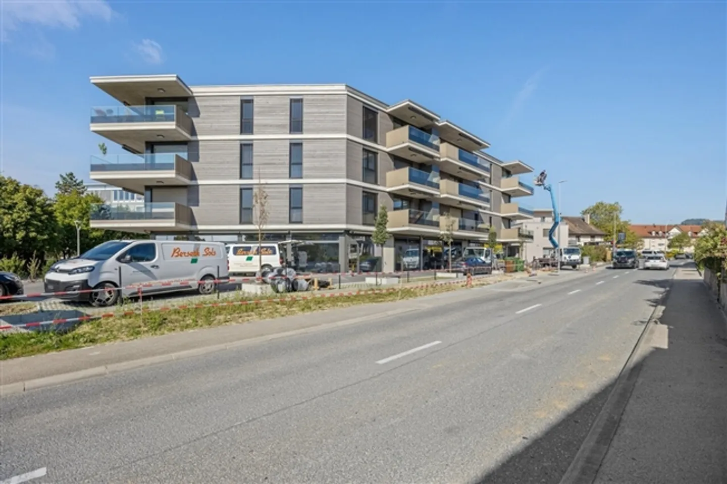 Passage commercial au rez-de-chaussée d'un nouveau bâtiment - Photo 2 sur 12