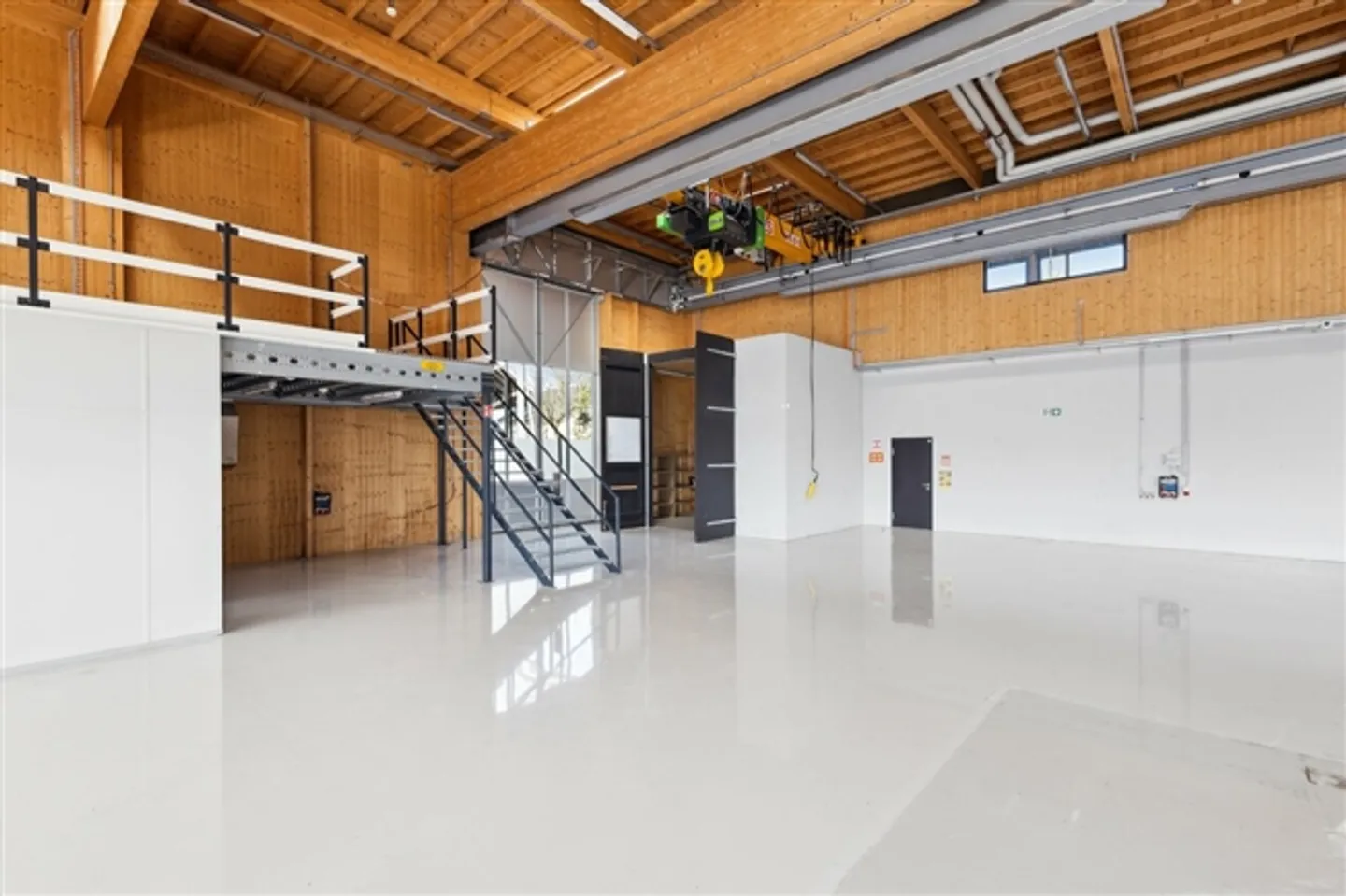 Capannone di produzione e magazzino con ottimi collegamenti di trasporto - Foto 9 di 12