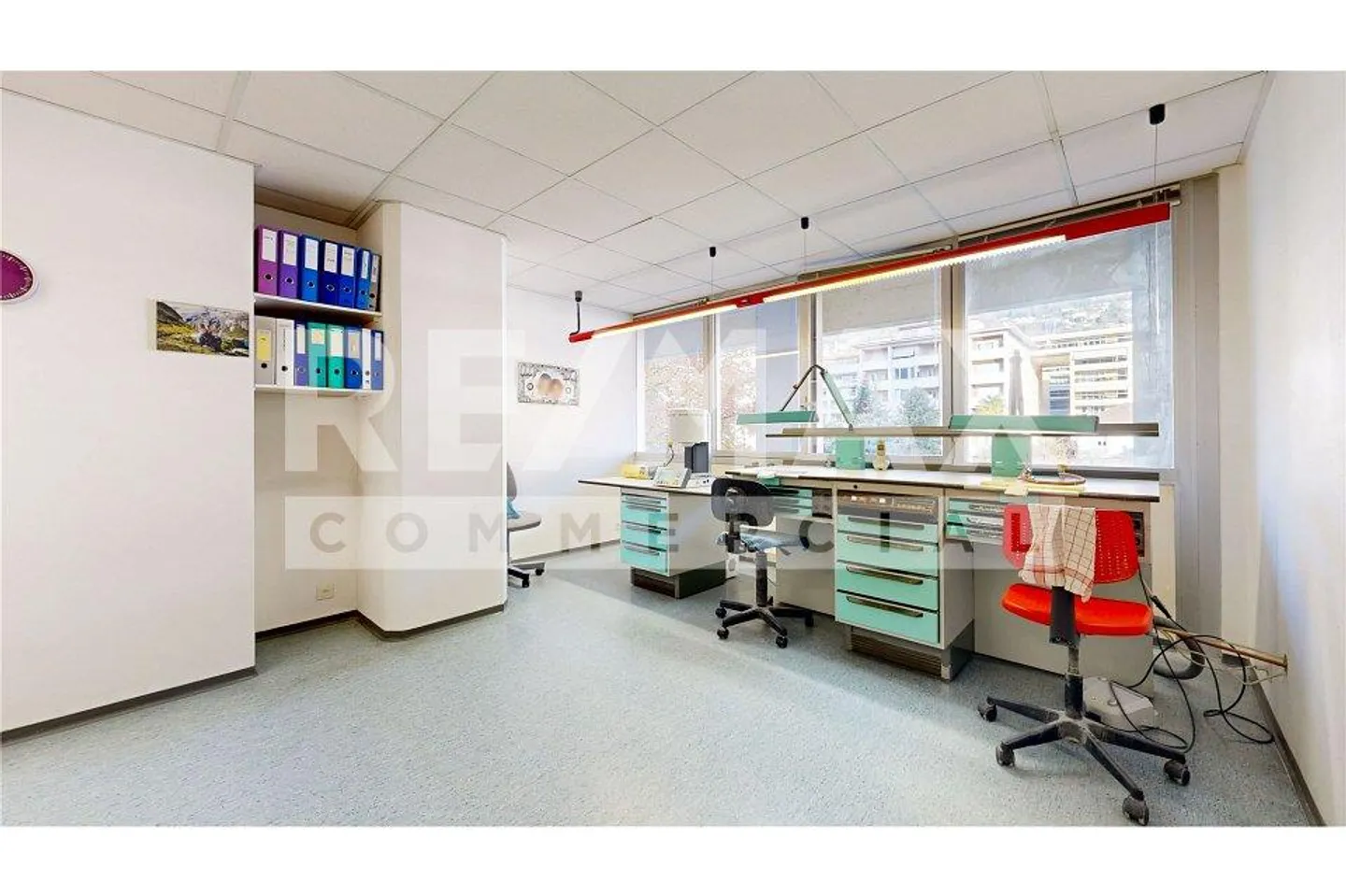 Bureau-laboratoire de 3 pièces - Photo 1 sur 7