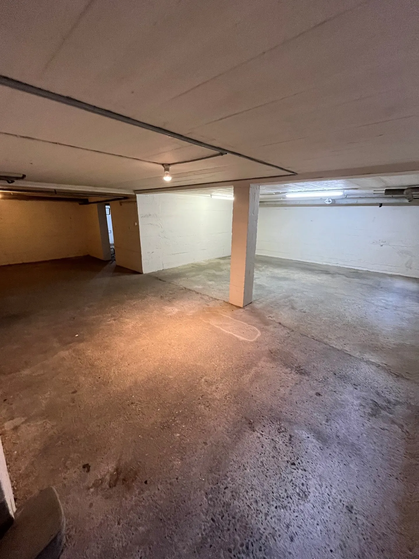 Retail space in a high-traffic location - Photo 11 of 12