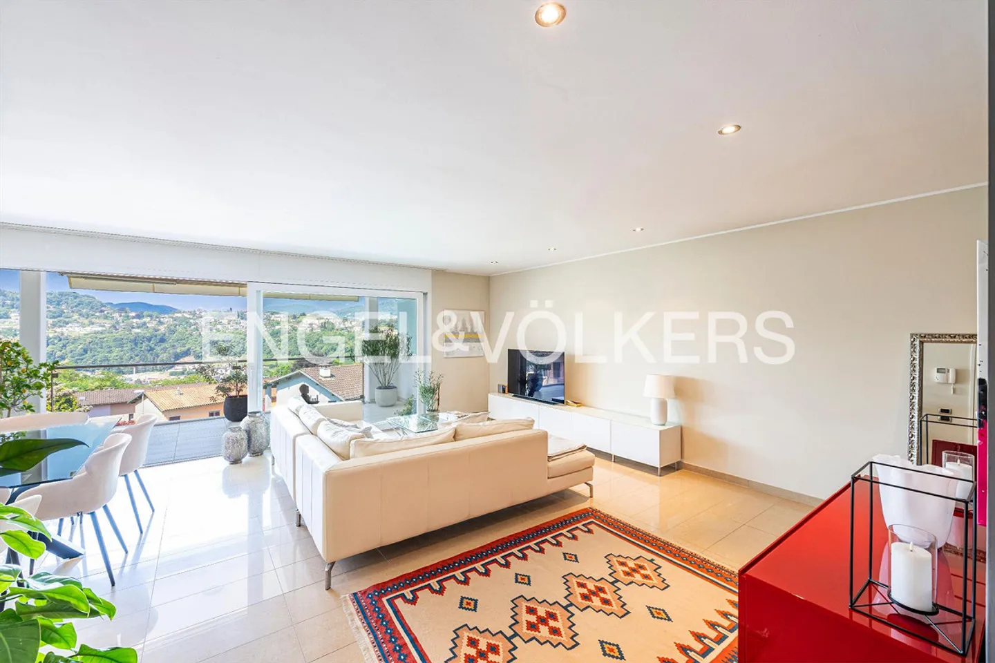 Modern Apartment with Terrace and Open View - Photo 3 of 13