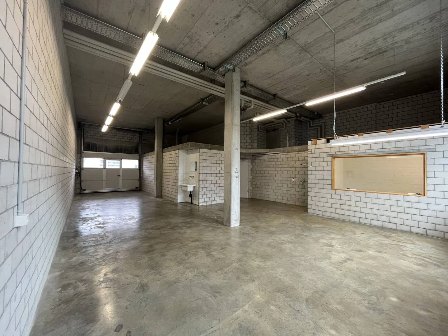 Geräumige Lagerhalle zu vermieten - Foto 2 von 6