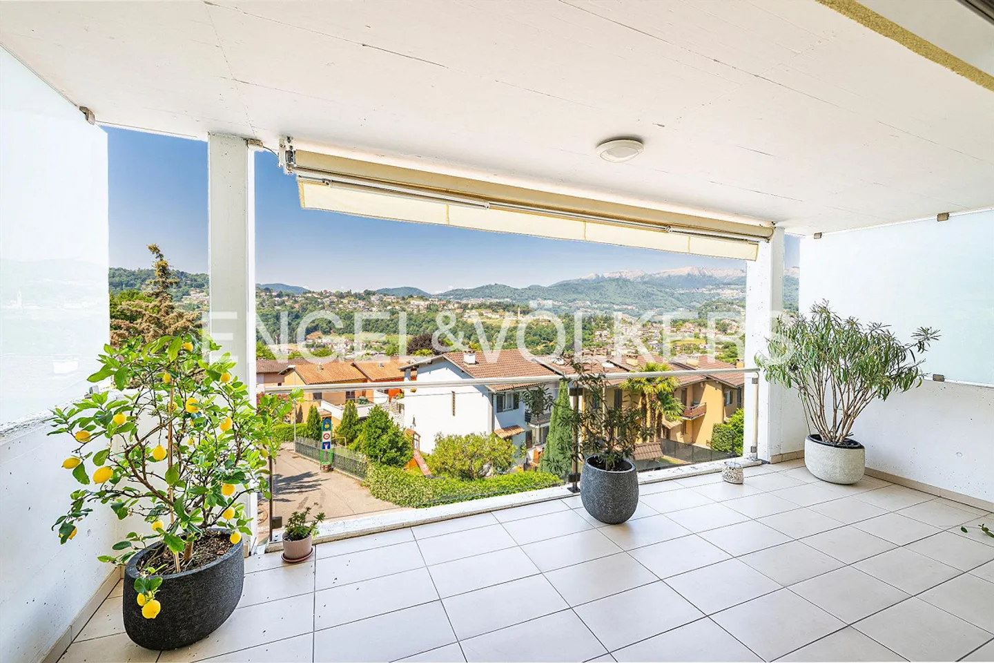 Modern Apartment with Terrace and Open View - Photo 2 of 13