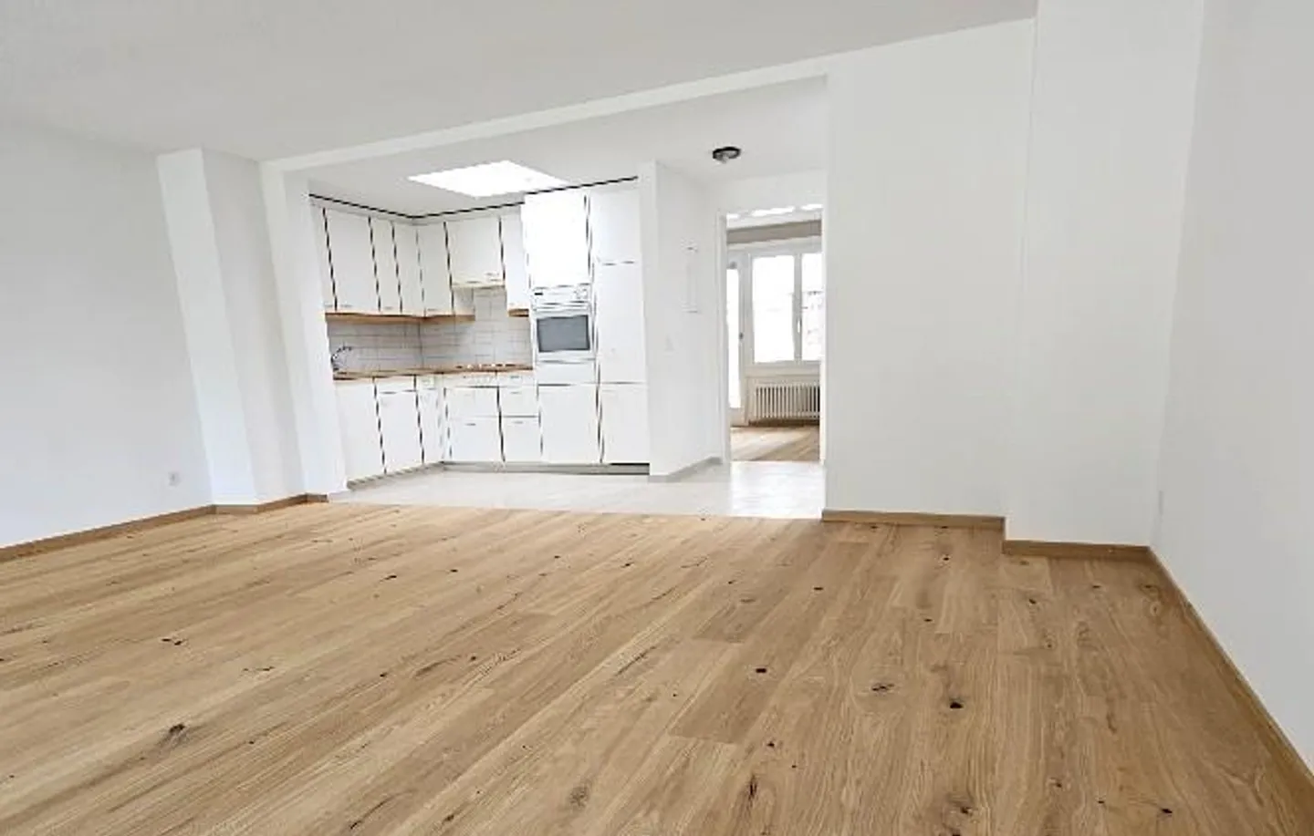 Appartamento con vista panoramica sulle montagne circostanti e vista sul lago - Foto 1 di 7