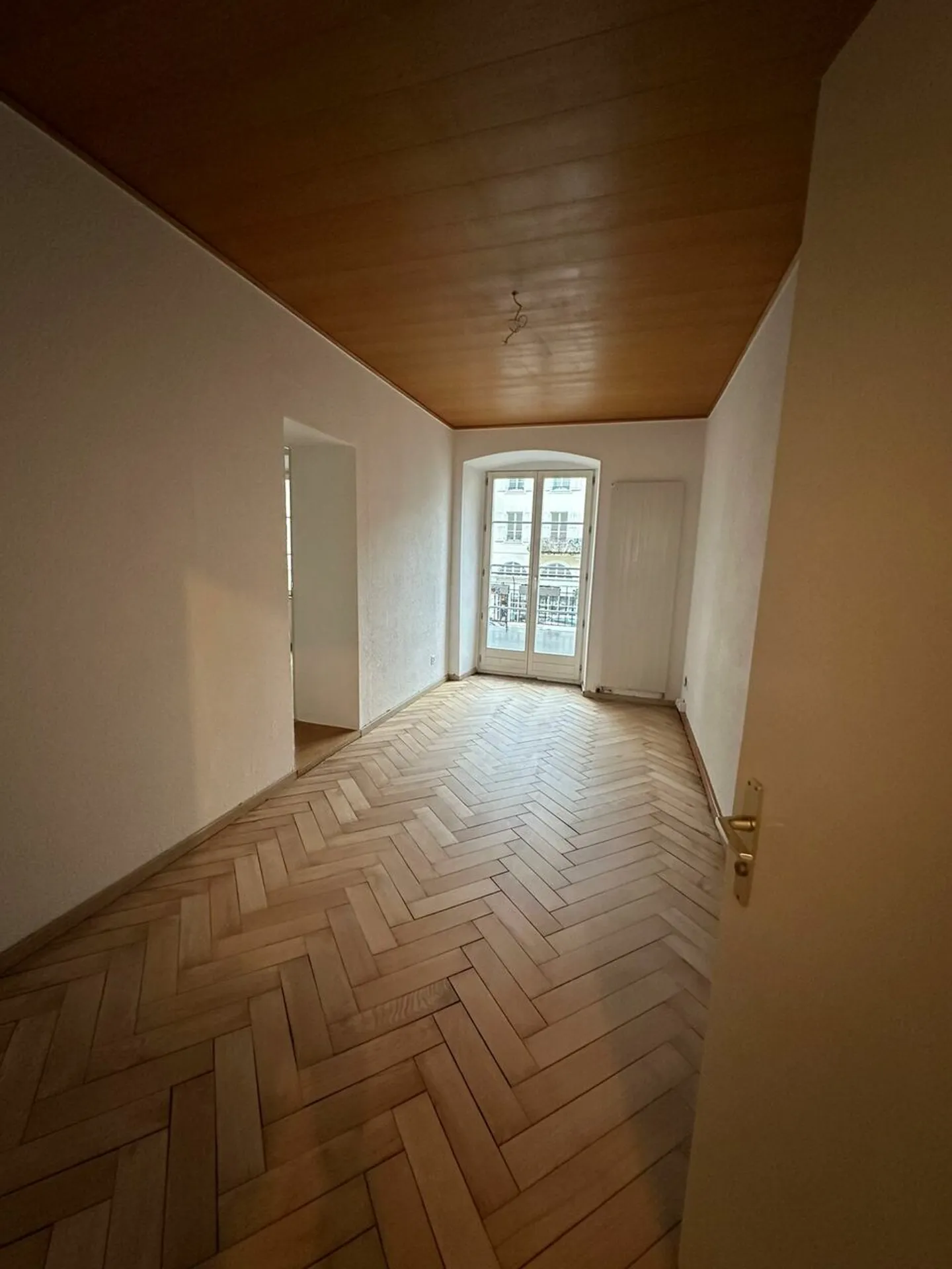 Gebäude mit 5 Wohnungen und einer Gewerbefläche. - Foto 4 von 15