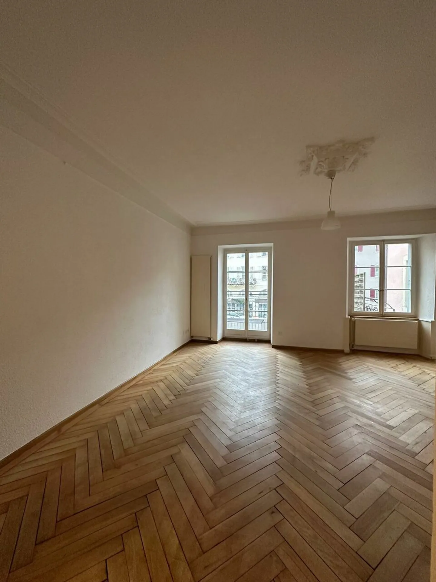 Gebäude mit 5 Wohnungen und einer Gewerbefläche. - Foto 6 von 15