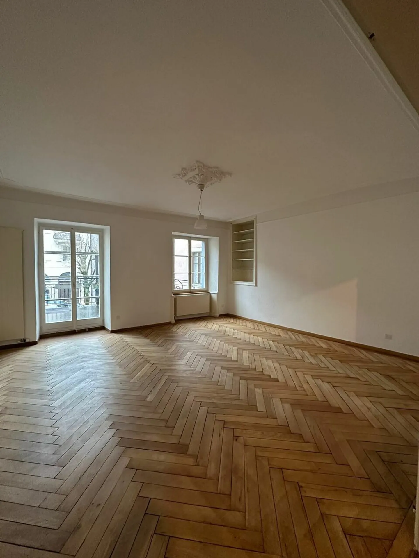 Gebäude mit 5 Wohnungen und einer Gewerbefläche. - Foto 7 von 15
