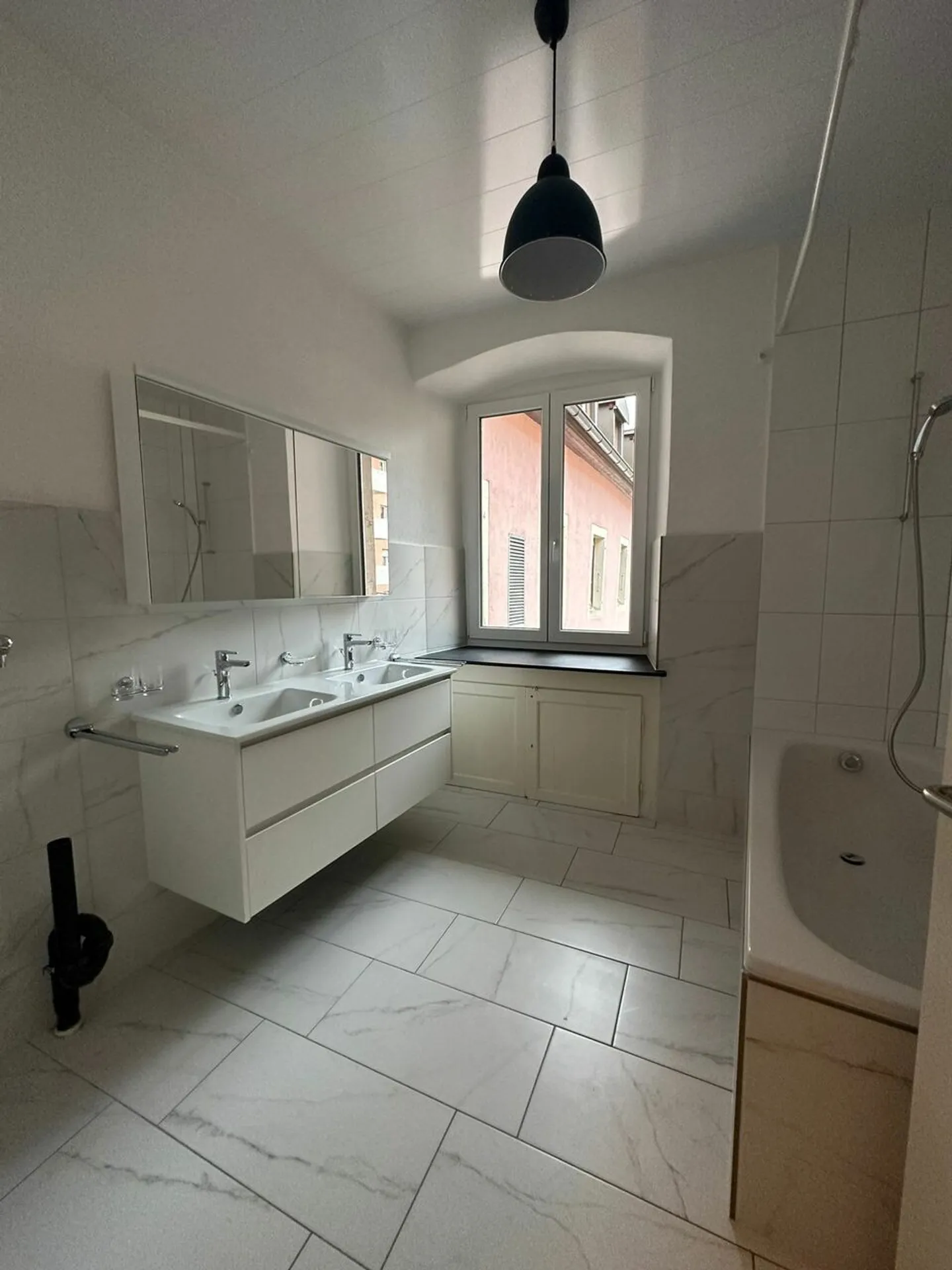 Gebäude mit 5 Wohnungen und einer Gewerbefläche. - Foto 9 von 15