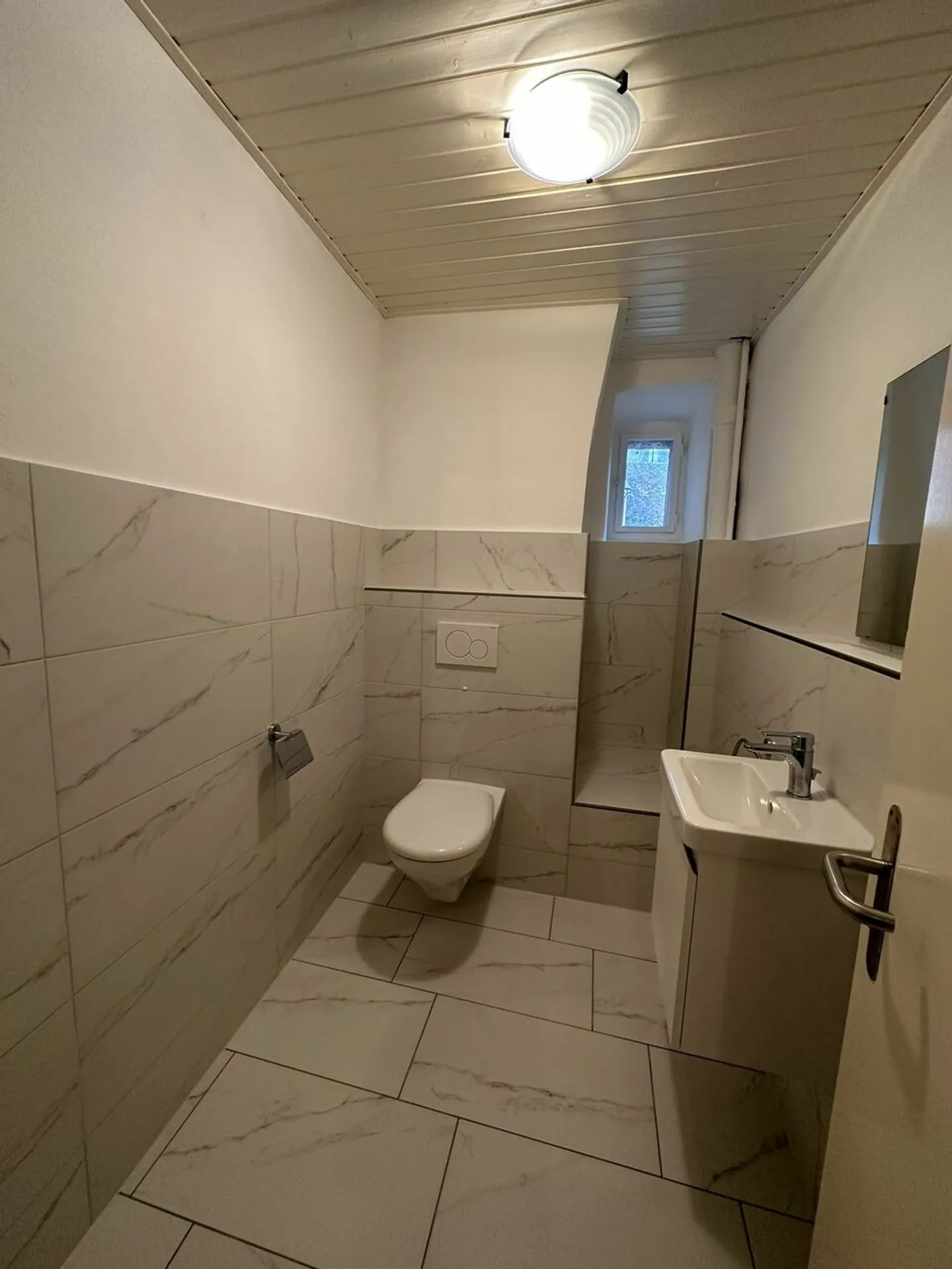Gebäude mit 5 Wohnungen und einer Gewerbefläche. - Foto 10 von 15
