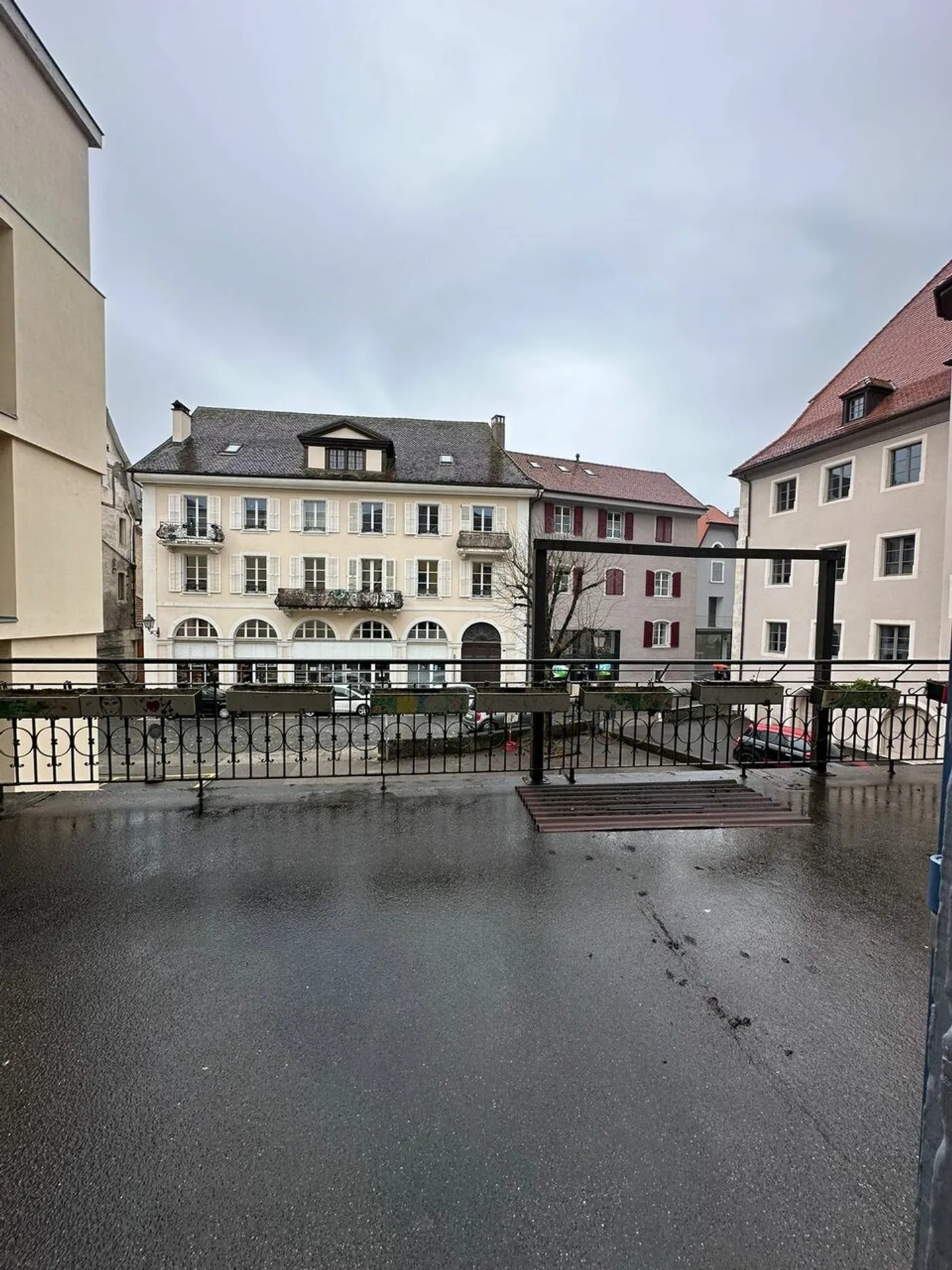 Gebäude mit 5 Wohnungen und einer Gewerbefläche. - Foto 11 von 15