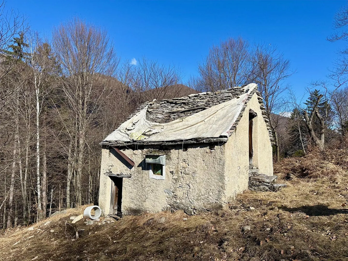 Rustico en campagne à rénover avec permis de construire - Photo 1 sur 8