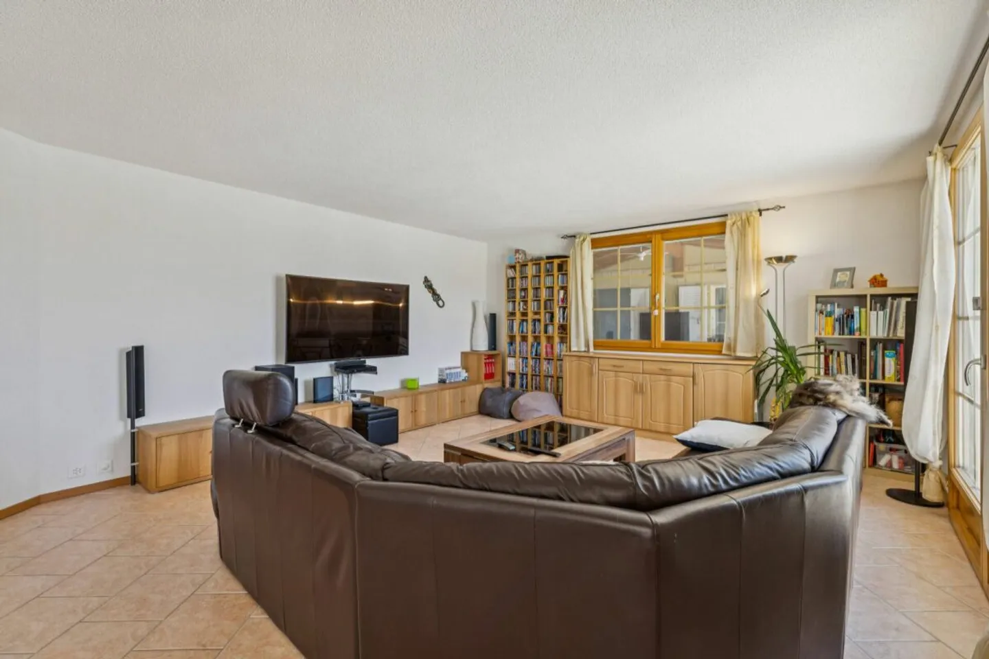 Individual Villa with Annexes - Photo 7 of 17
