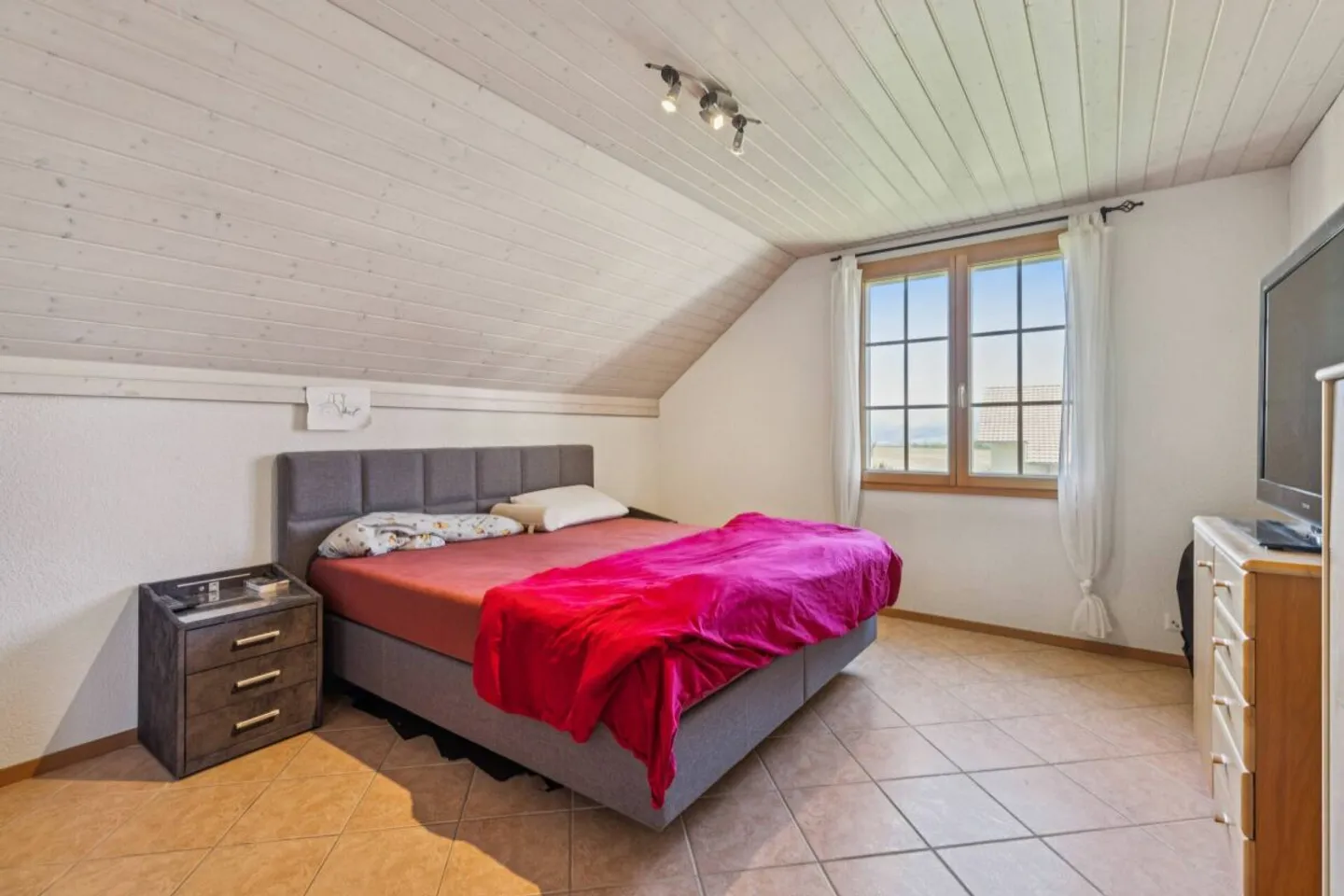 Individual Villa with Annexes - Photo 9 of 17