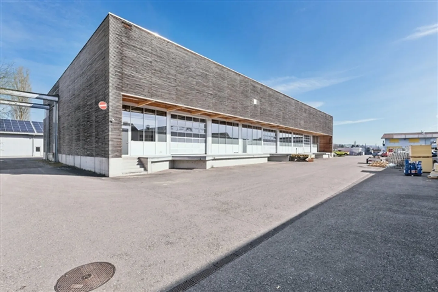 Capannone di produzione e magazzino con ottimi collegamenti di trasporto - Foto 11 di 12