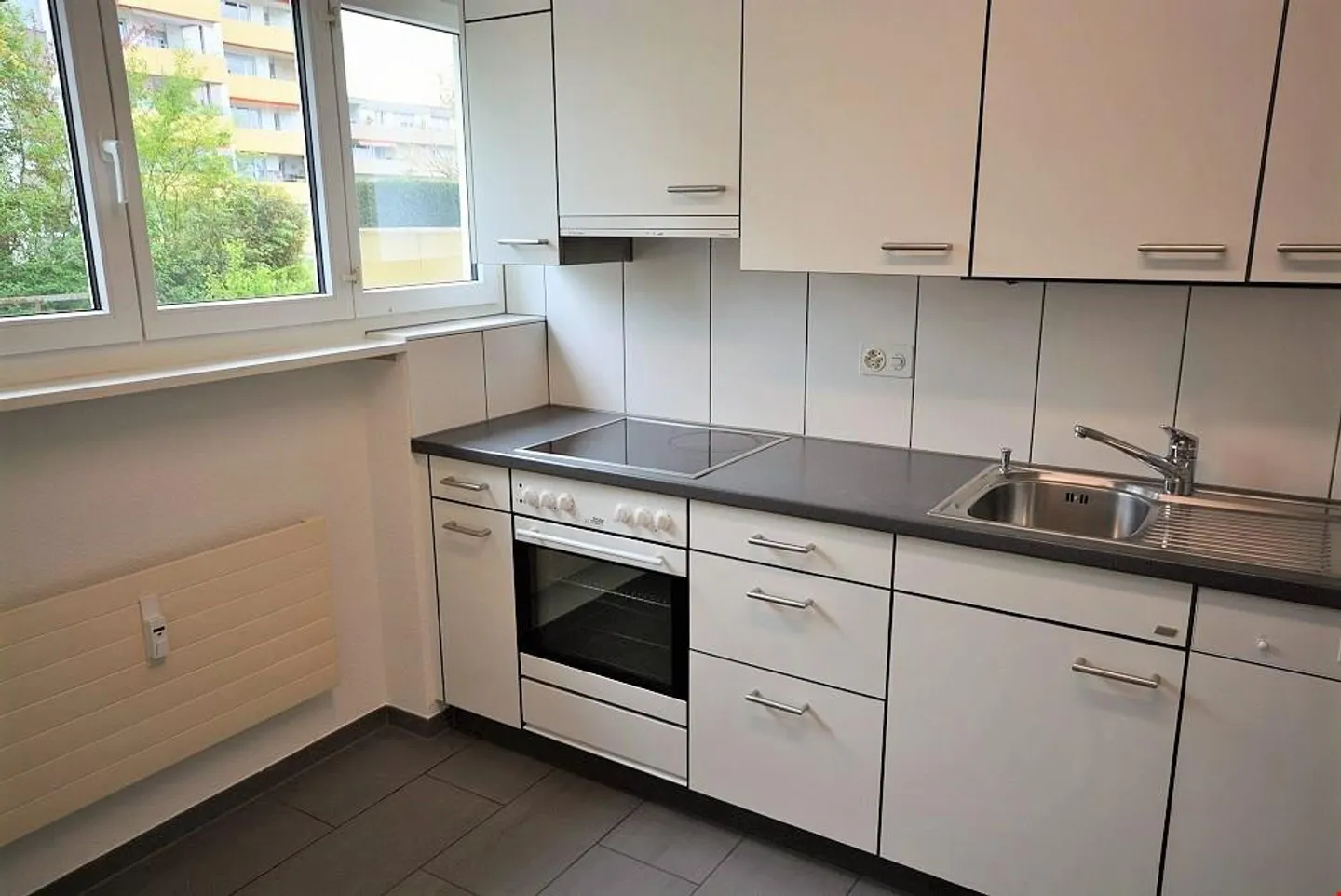 Bell'appartamento spazioso con layout pratico - Foto 4 di 7