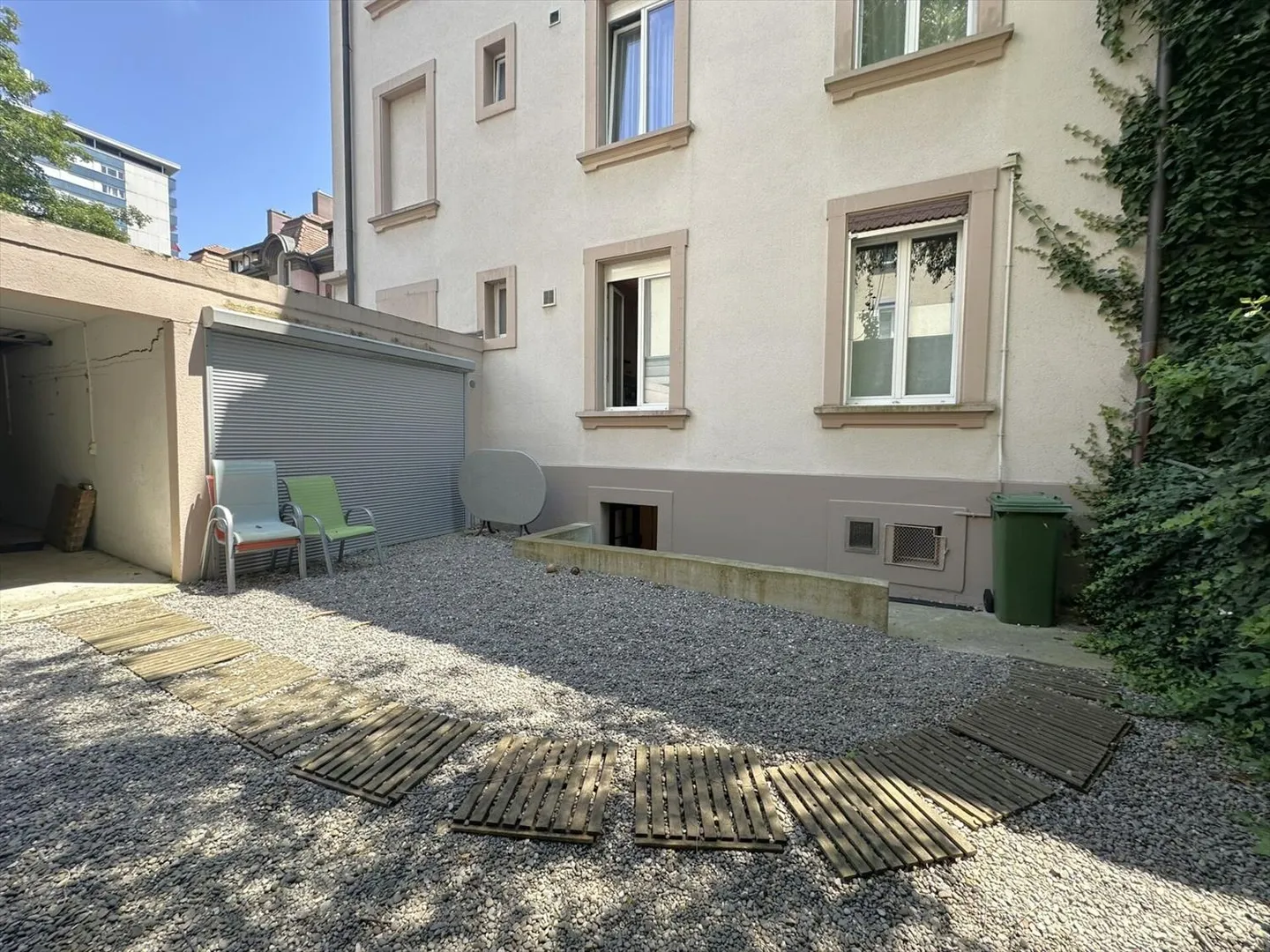 Bienne, bel appartamento di 3 stanze al piano terra, garage - Foto 2 di 10