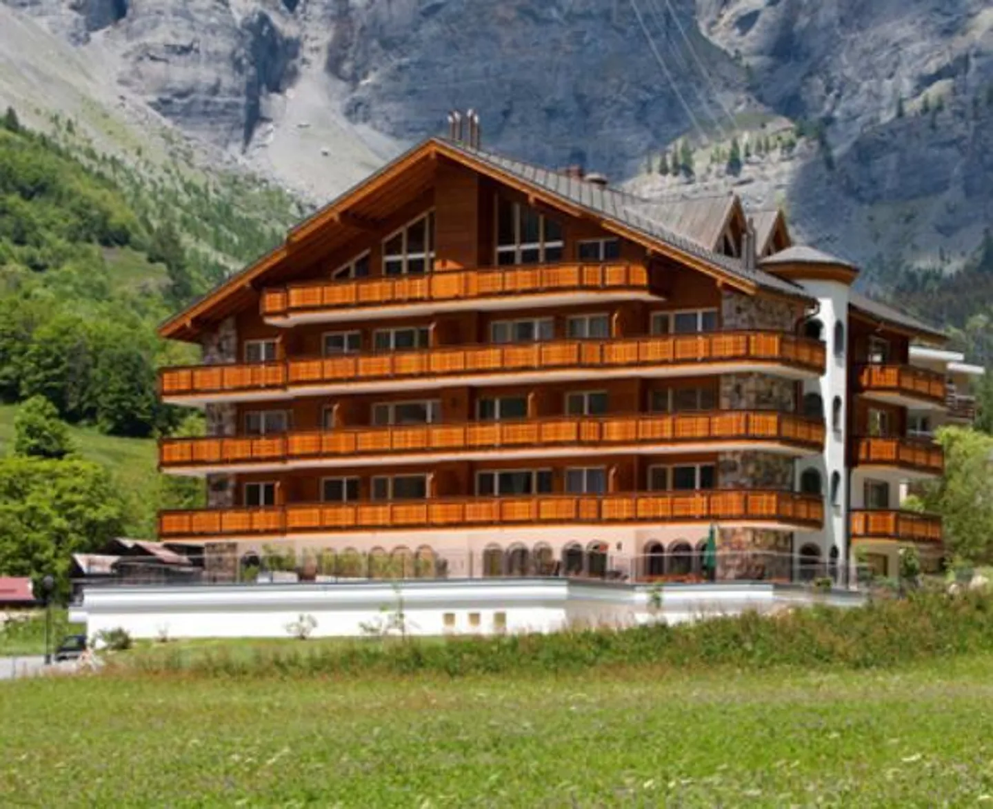 Appartement spacieux au rez-de-chaussée - Photo 1 sur 3