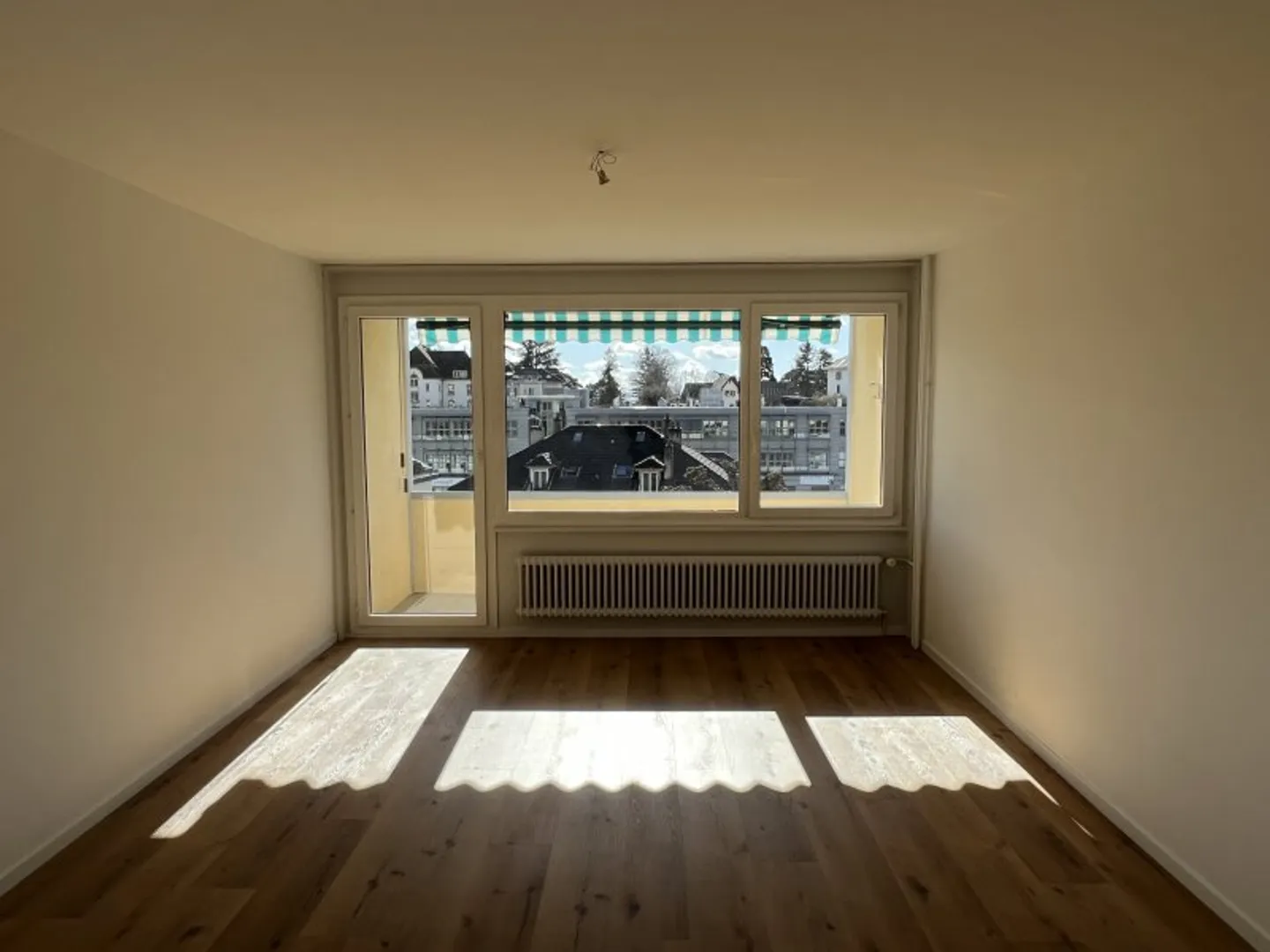 02121 - Appartement 3 pièces - Suchiez 21 - NEUCHATEL - Photo 1 sur 5