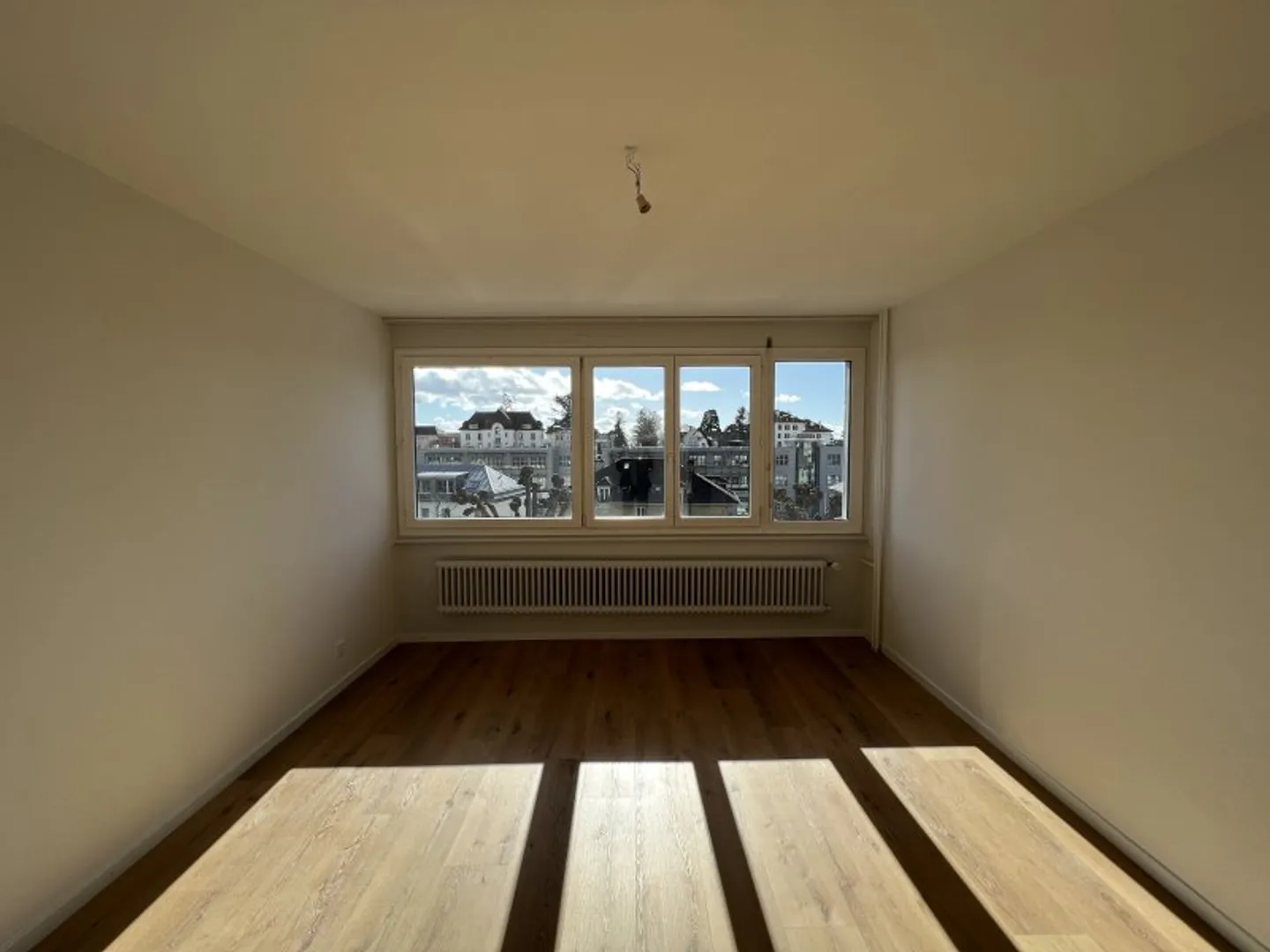 02121 - Appartement 3 pièces - Suchiez 21 - NEUCHATEL - Photo 2 sur 5