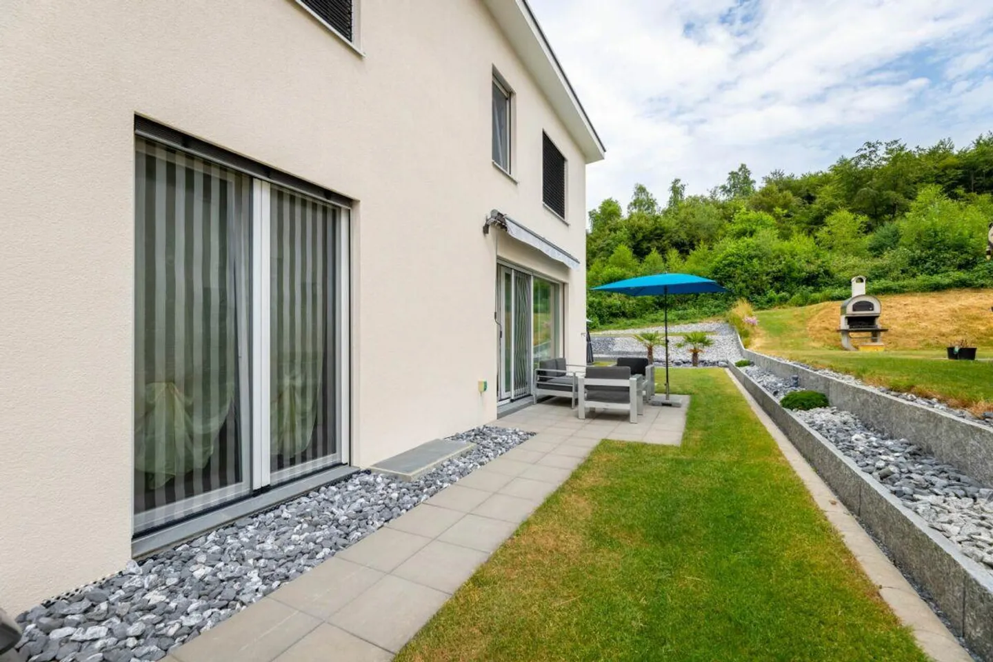 Un sogno di casa unifamiliare con grande giardino - Foto 2 di 14