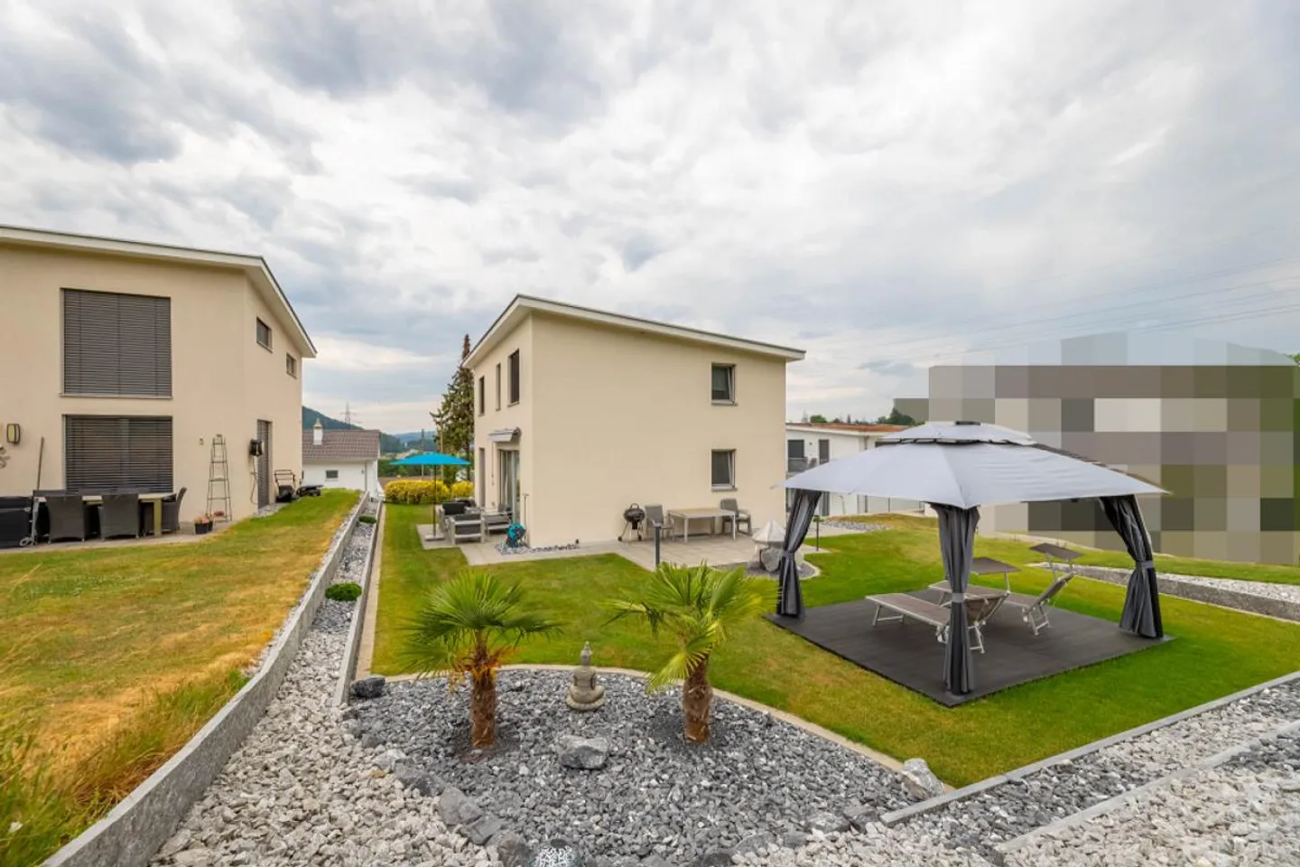 Un sogno di casa unifamiliare con grande giardino - Foto 3 di 14