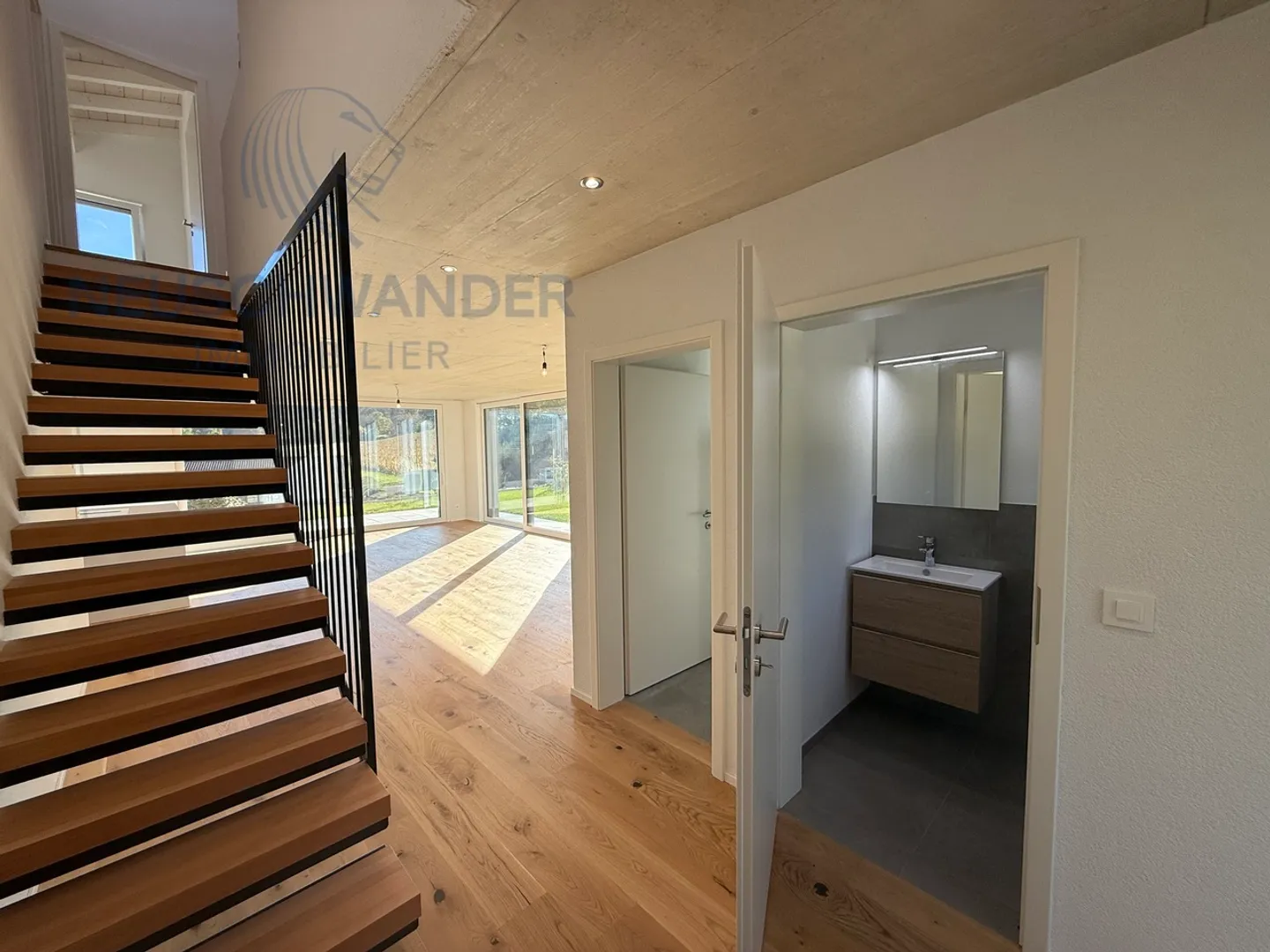 Sonnige Lage für diese moderne Villa im Herzen der Natur - Foto 3 von 25