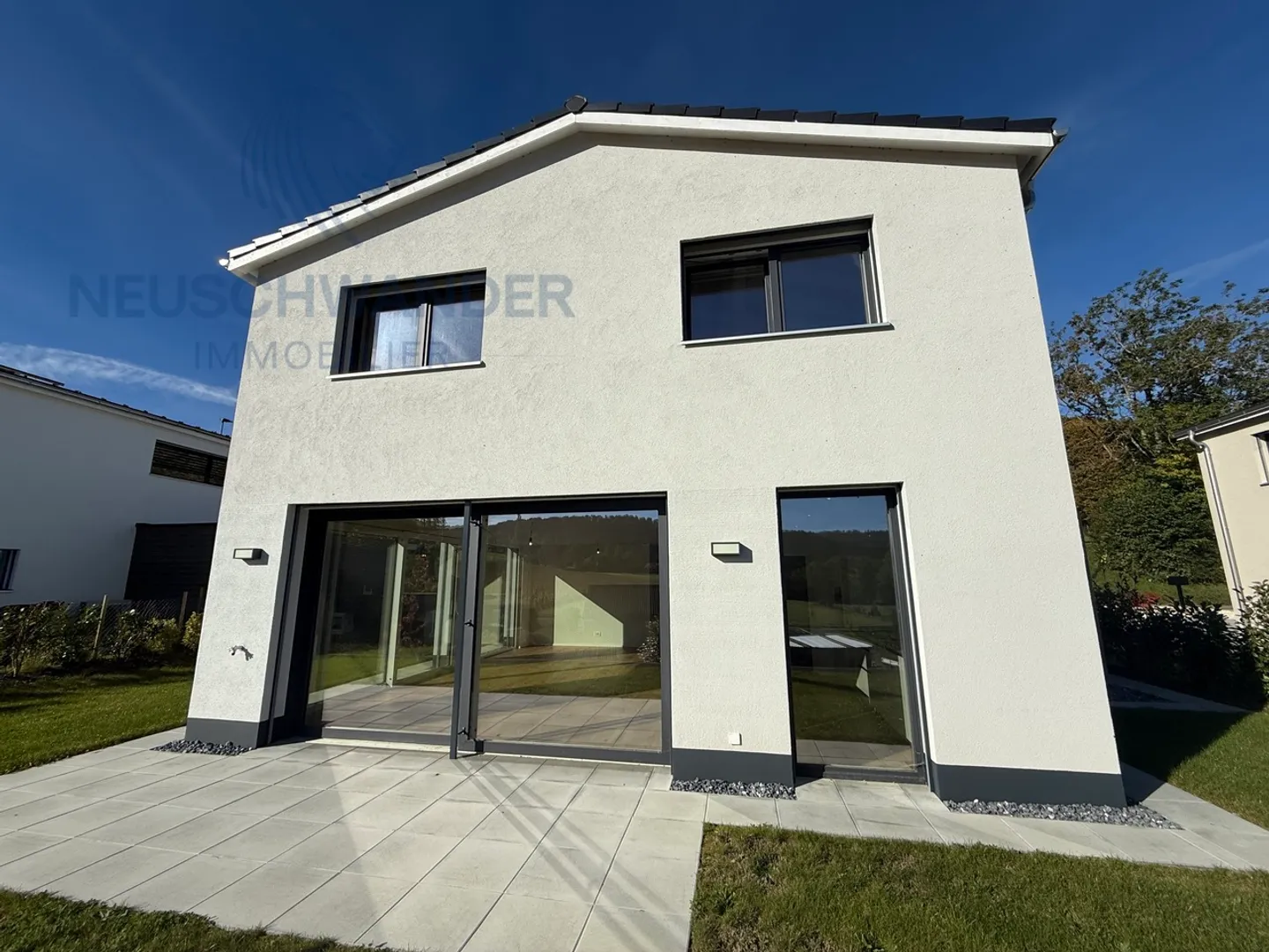 Sonnige Lage für diese moderne Villa im Herzen der Natur - Foto 1 von 25