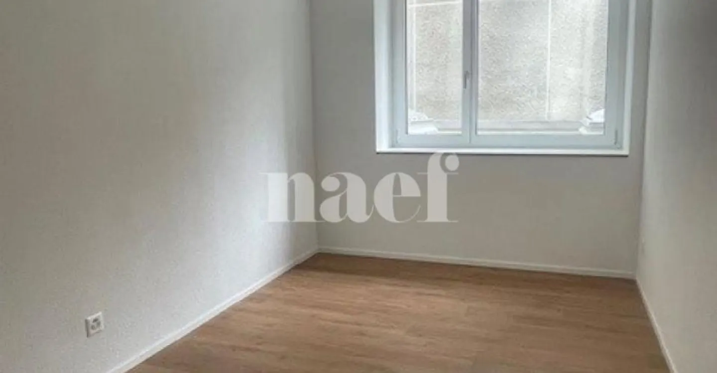For rent magnificent 5-room renovated apartment with terrace - Photo 2 of 4