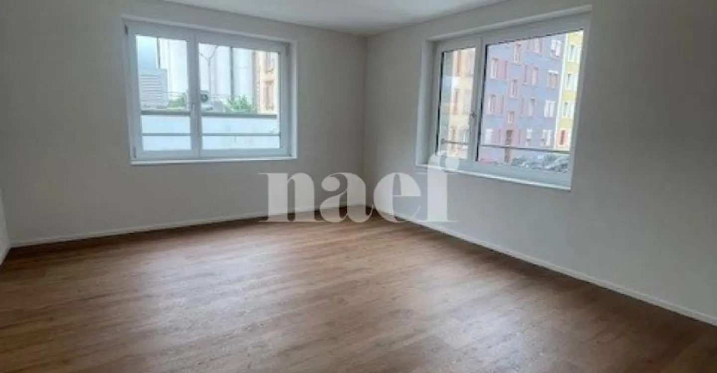 For rent magnificent 5-room renovated apartment with terrace - Photo 3 of 4