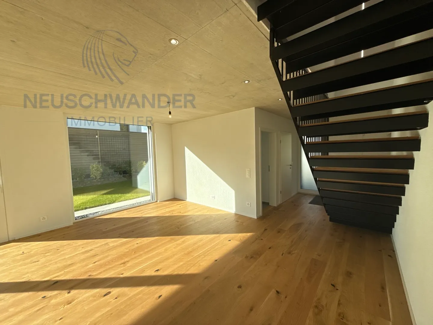 Sonnige Lage für diese moderne Villa im Herzen der Natur - Foto 9 von 25