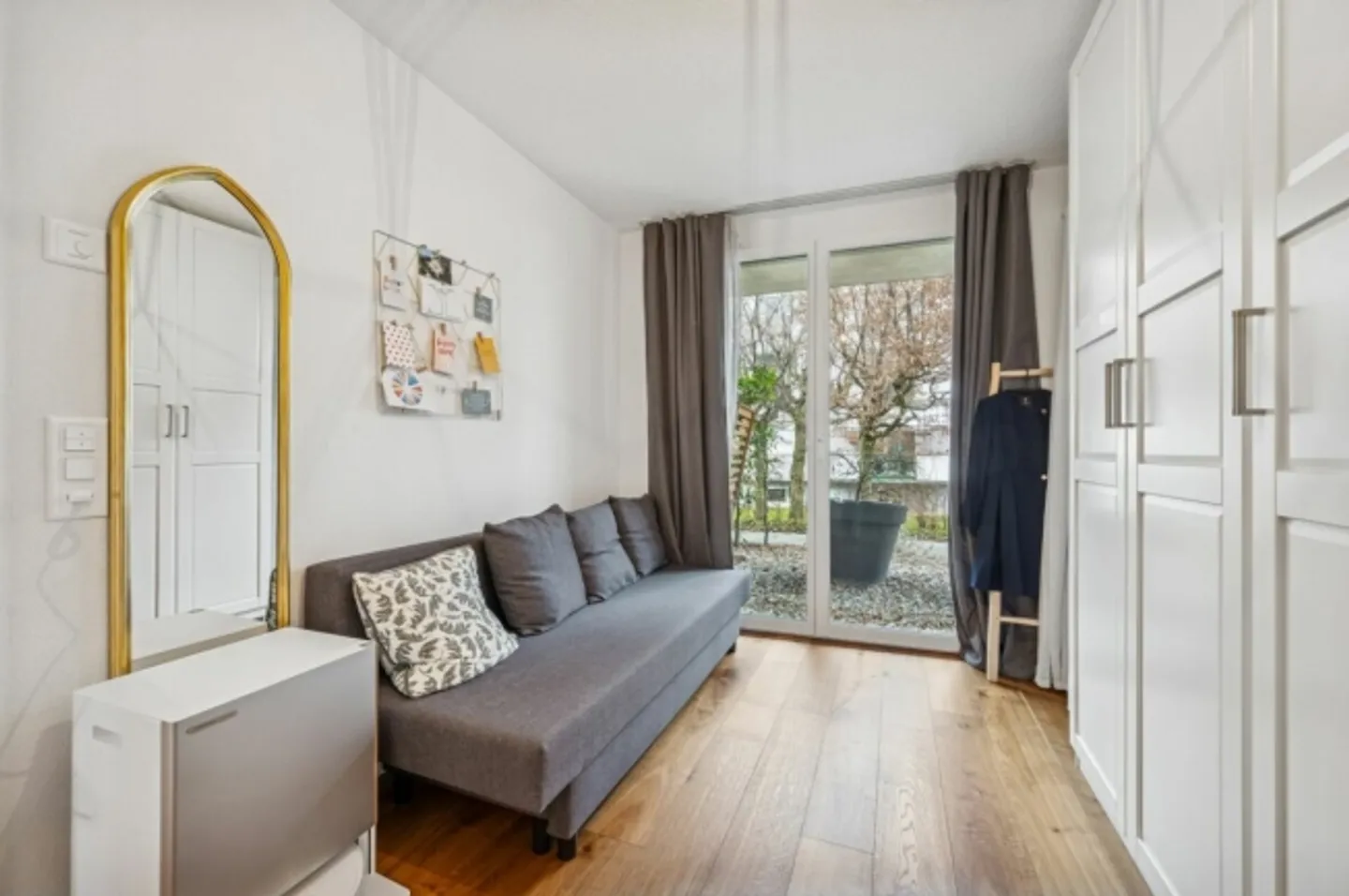 Appartement de jardin moderne sur le canal de Zihl avec place de parking - Photo 7 sur 13