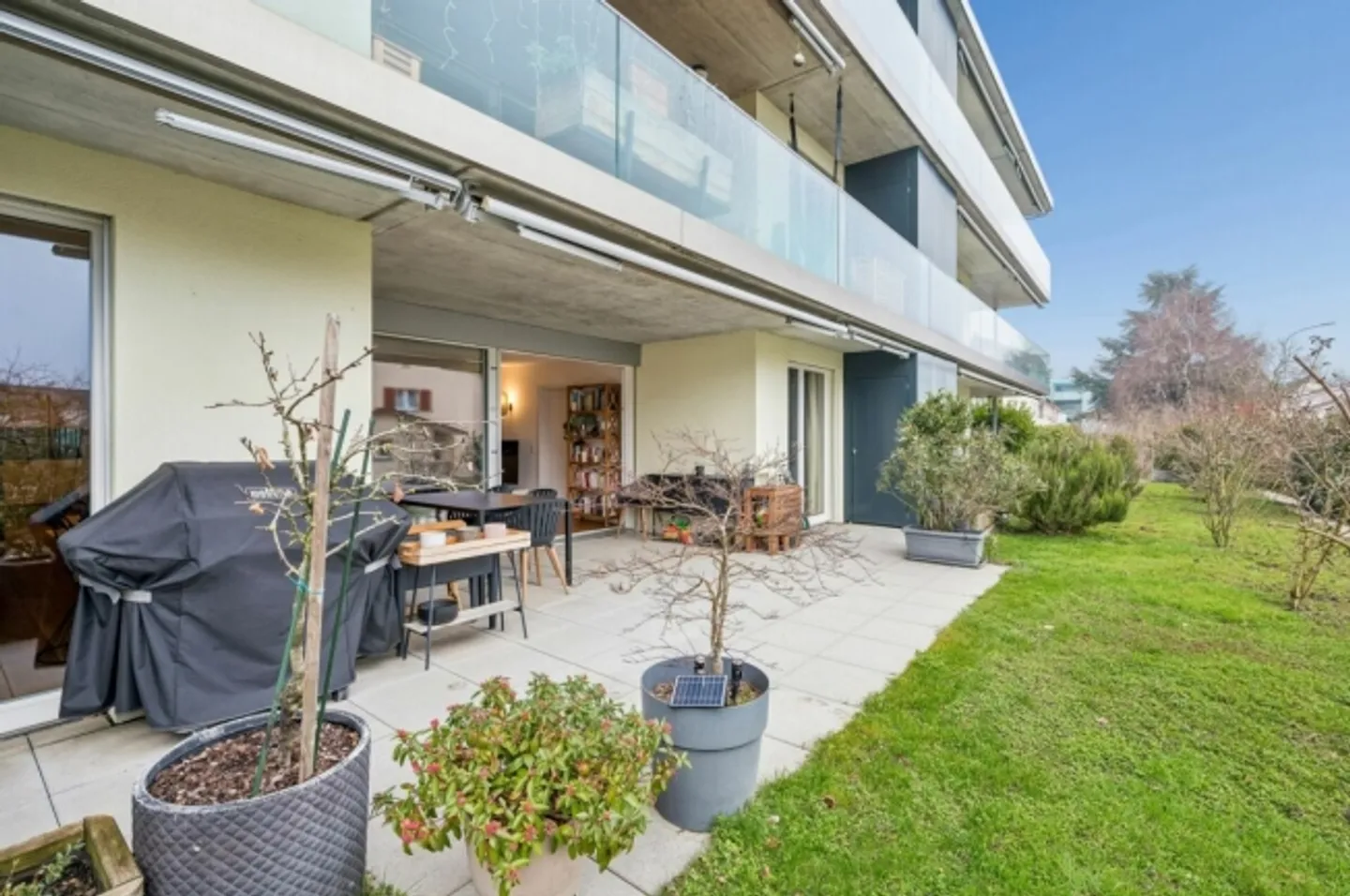 Appartement de jardin moderne sur le canal de Zihl avec place de parking - Photo 10 sur 13